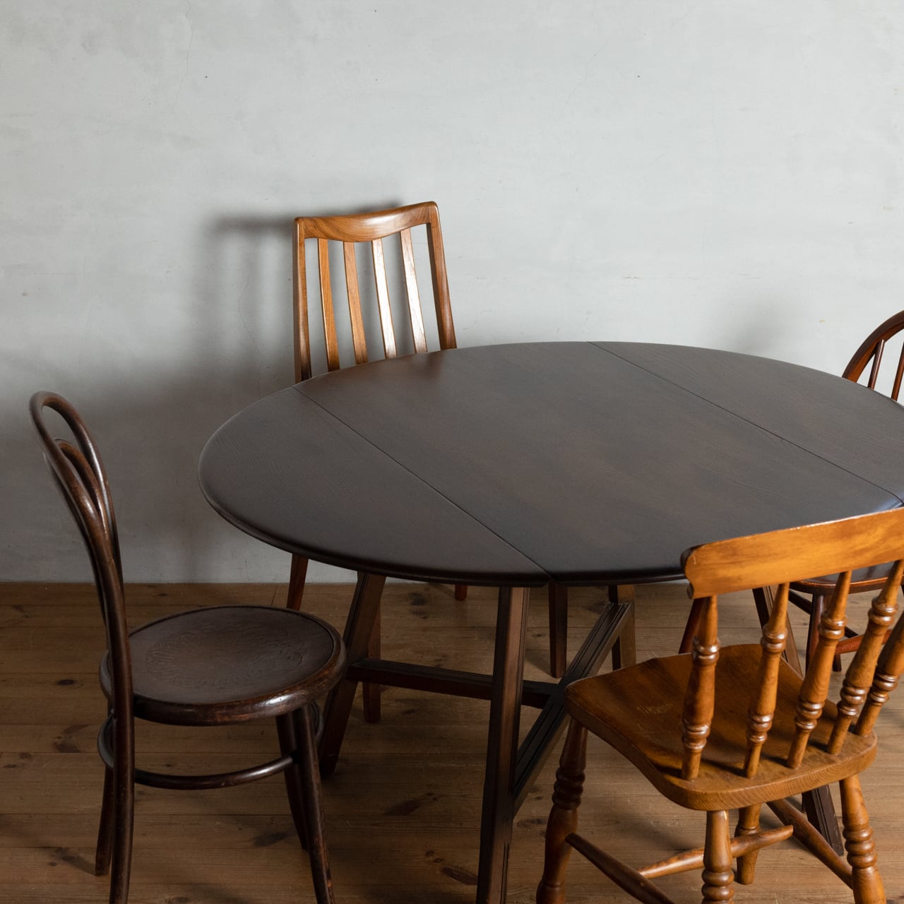 Ercol Oval Drop Leaf Table / アーコール ドロップ リーフ  テーブル〈オールドコロニアル・ダイニングテーブル・エクステンションテーブル伸張式・円卓・北欧〉 112586 | SHABBY'S  MARKETPLACE　アンティーク・ヴィンテージ 家具や雑貨のお店