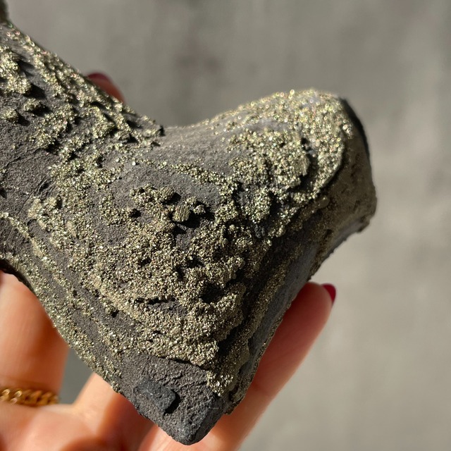 中国・雲南省【鉄胆石×パイライト 共生】鉱物 天然石 パワーストーン
