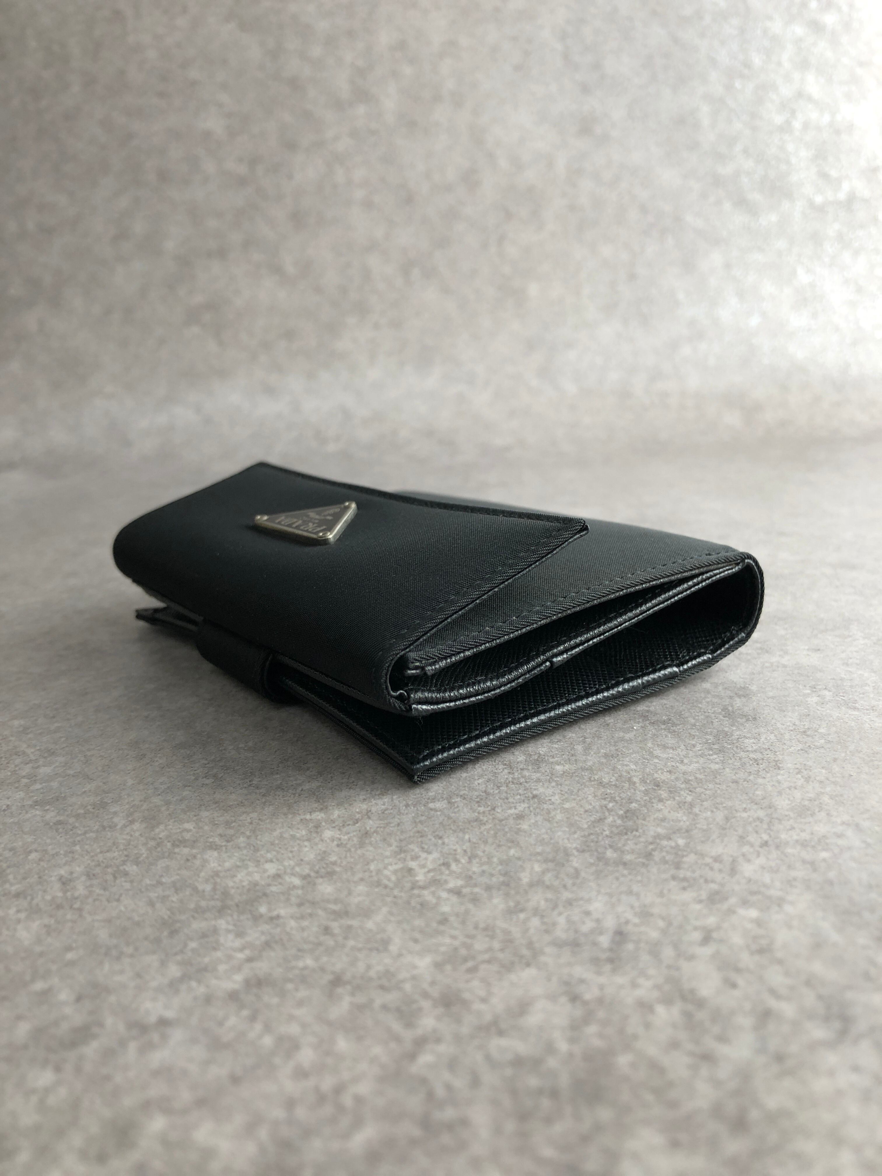 PRADA プラダ 財布 ブラック トライアングルロゴ ナイロン 3つ折り