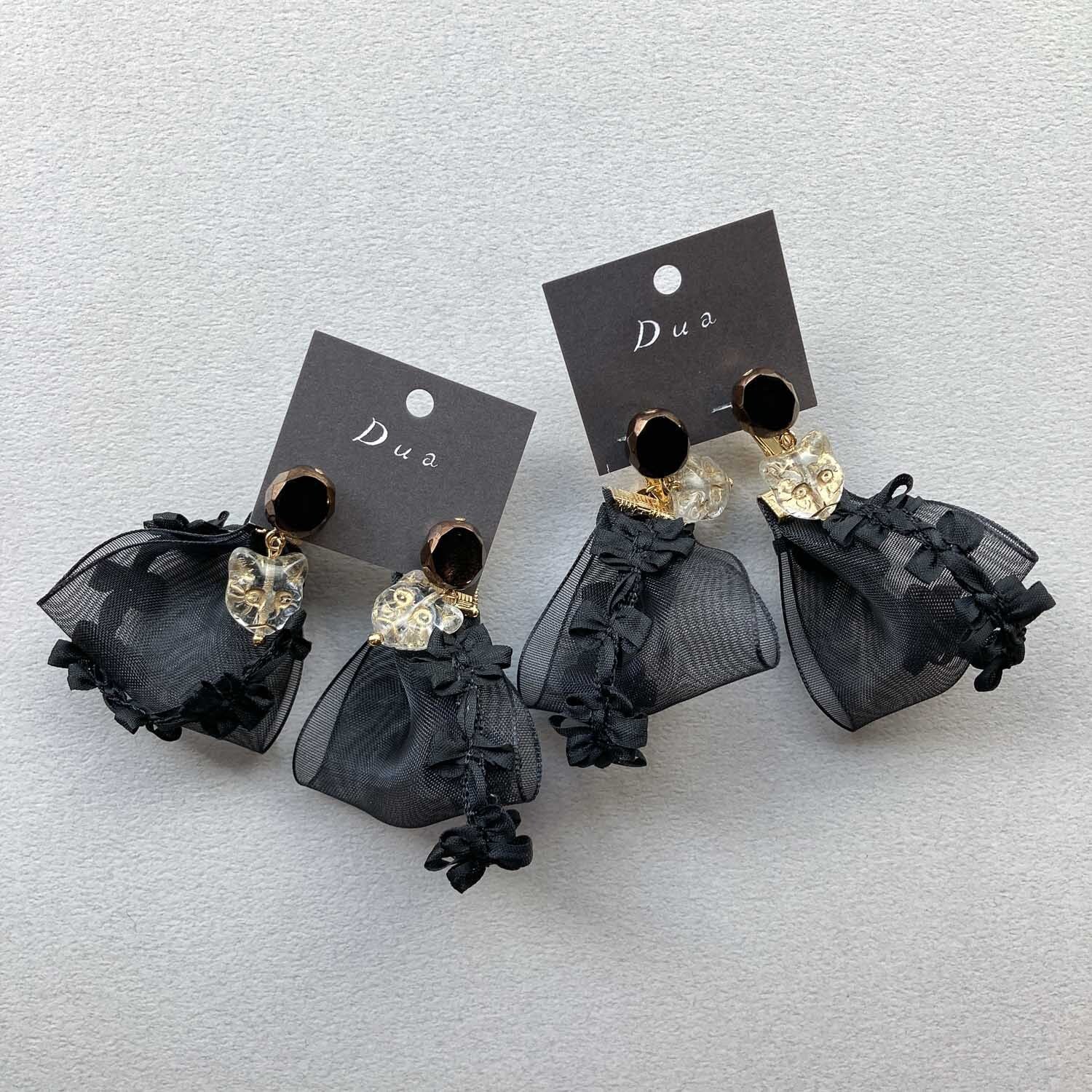 ブラックリボンとクリア猫の〈ピアス/イヤリング〉 | Dua-アクセサリー ブラックリボンとクリア猫の〈ピアス/イヤリング〉 | Dua-アクセサリー