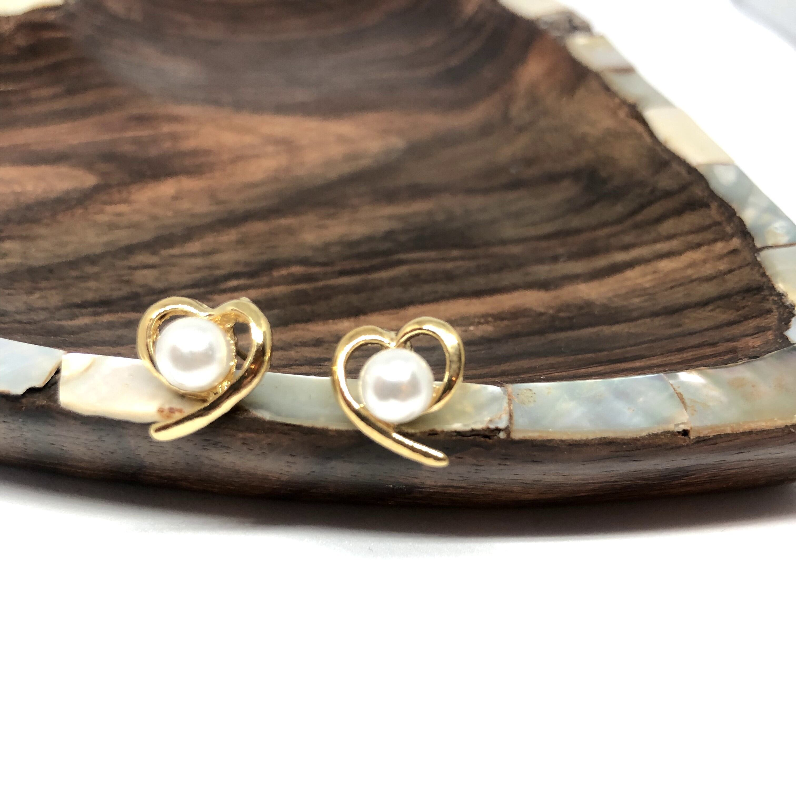 ホワイトパールピアス