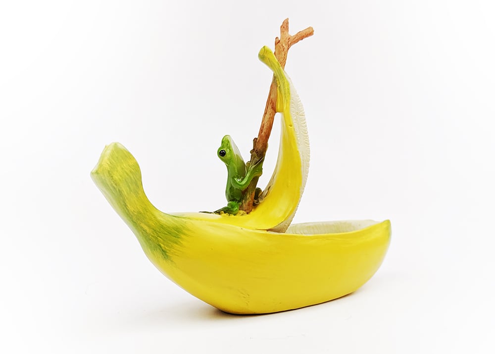 カエルオブジェ 小さなヨットのトレイ バナナボートと蛙 | caeru
