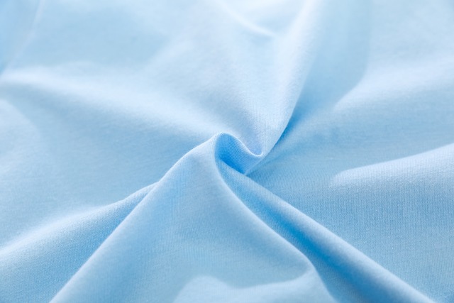 女の子　子供ワンピース　お洒落　うさぎ絵柄　キラキラ入りチュールワンピース　フリル　 カジュアル　幼稚園　保育園　小学校　綿肌ざわり通気性抜群な綿100％♪　お出掛けの 日にオススメです