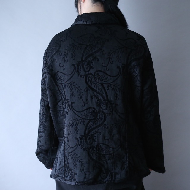 "reversible” poison-color and black paisley pattern zip-up jacket