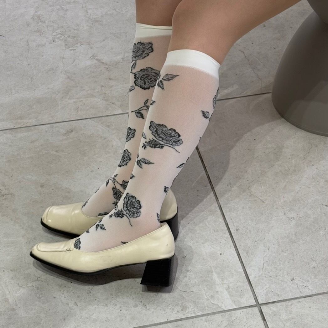 薔薇柄シアーロングソックス_LN03272 | lanan(ラナン)