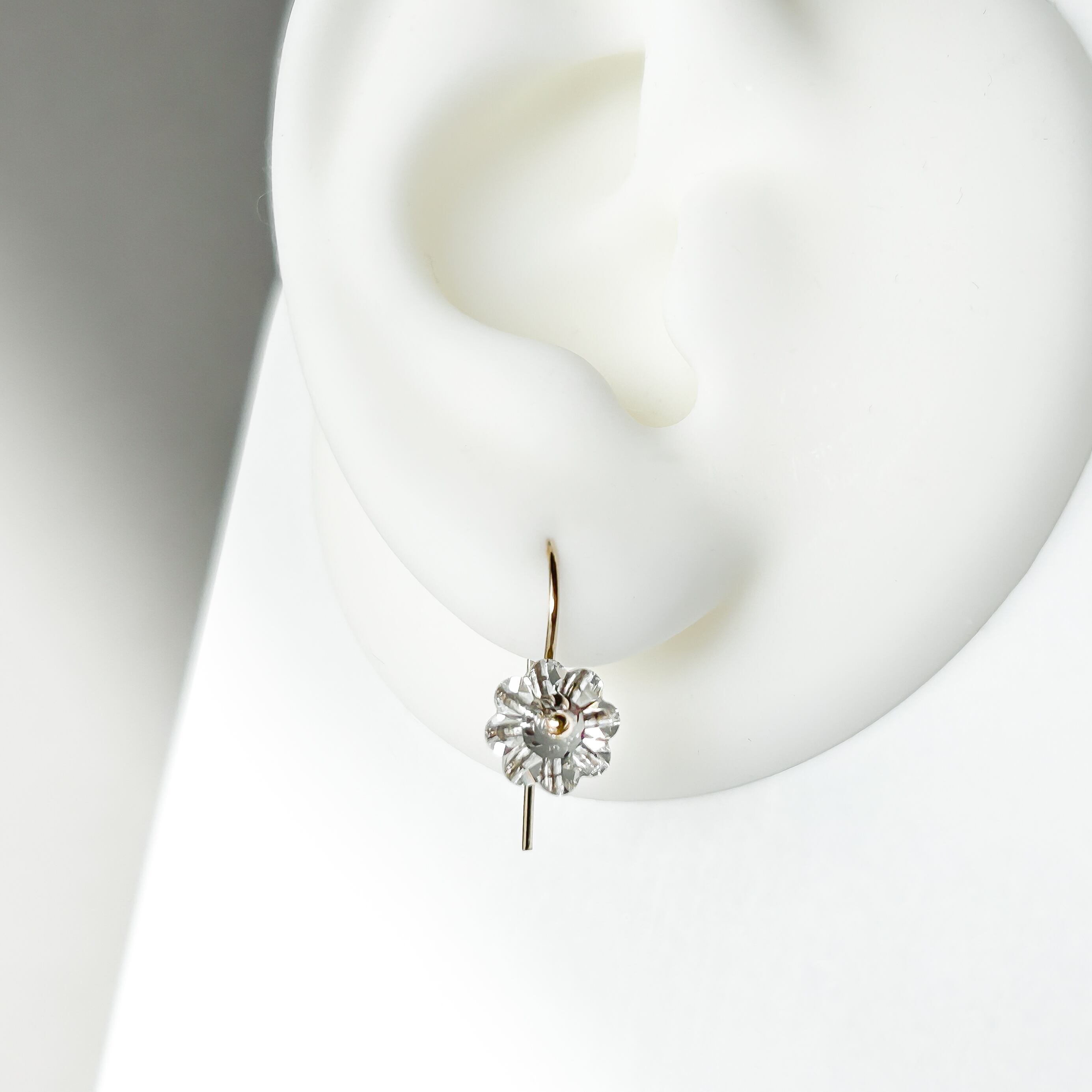 ★daisy★❤️ 14kgf ピアス 無邪気に咲く - Daisy Glow｜透明クリスタルガラスのデイジーピアス（2