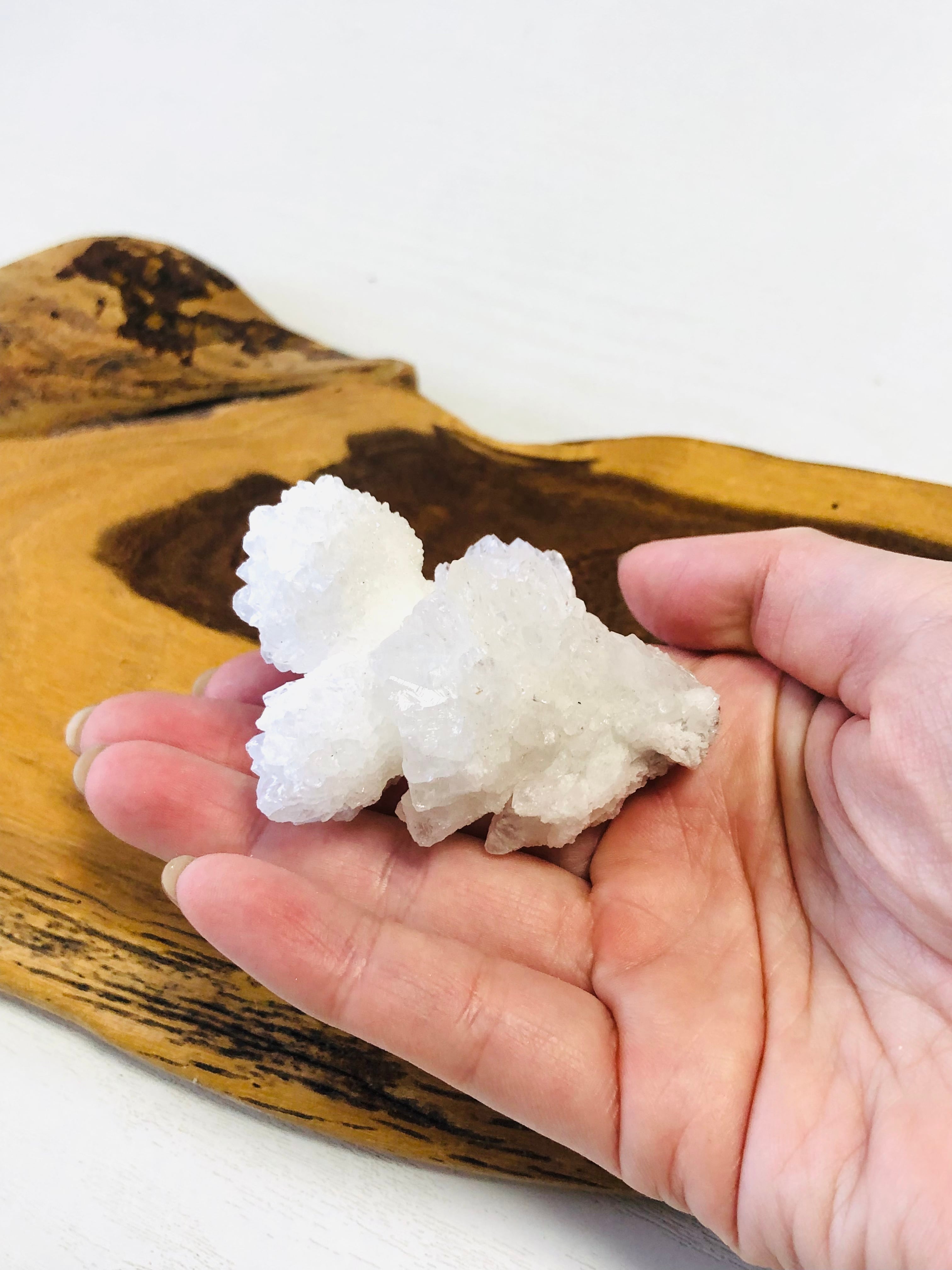 白いアラゴナイトの花 希少！ホワイトアラゴナイト（フロスフェリ）クラスター原石