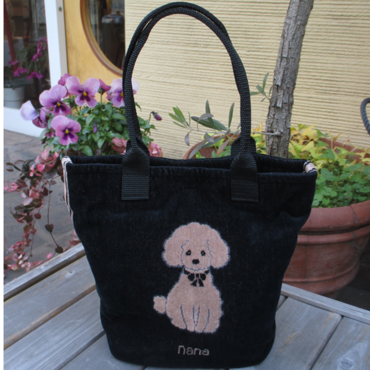 いぬ年です 横浜ナナ バッグ小 黒/ベージュのプードル柄 | shop TODOKORO