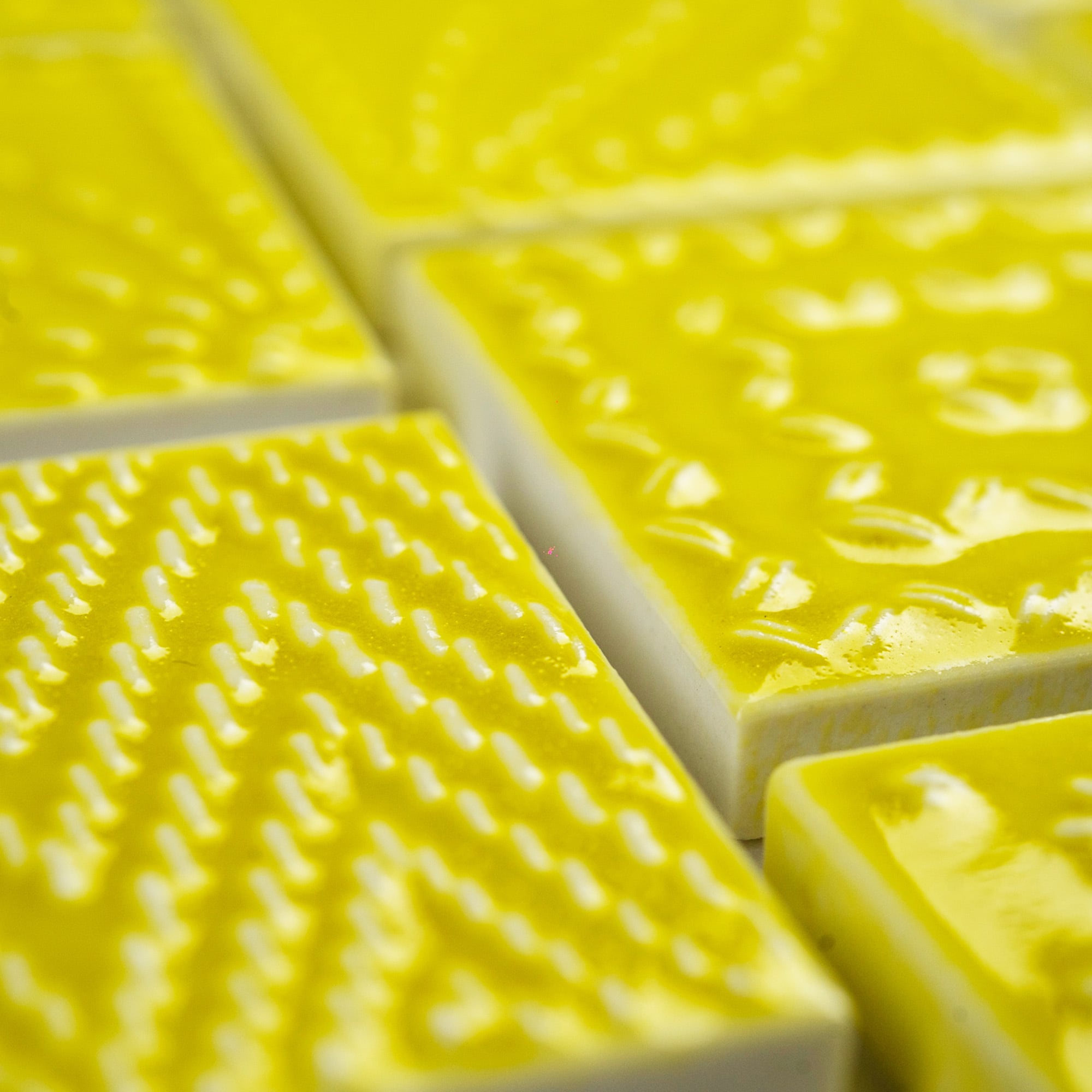 どんざタイル - 菜の花色 - NANOHANA | Majolica Japan