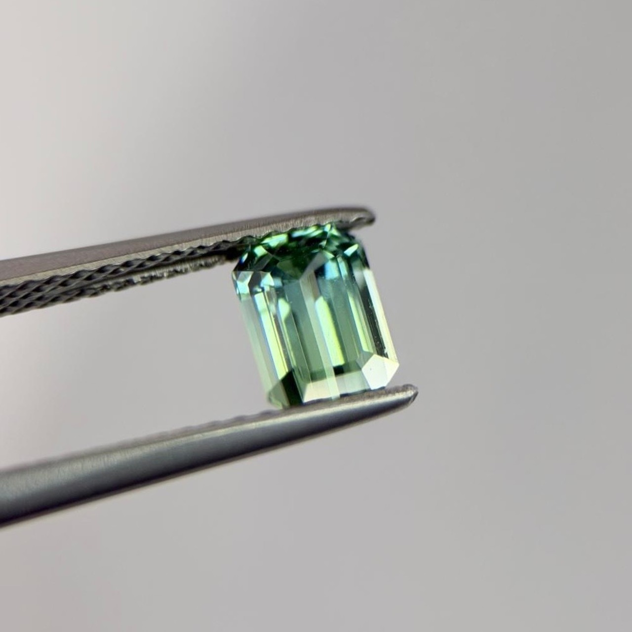グラデーションカラートルマリン エメラルドカット 6.2x4.5mm, 0.87ct, アフガニスタン産
