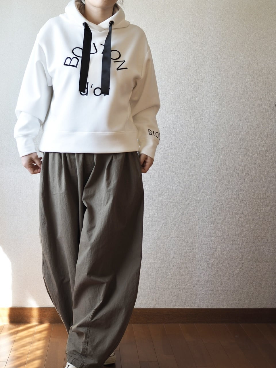 ロゴパーカー <ホワイト>