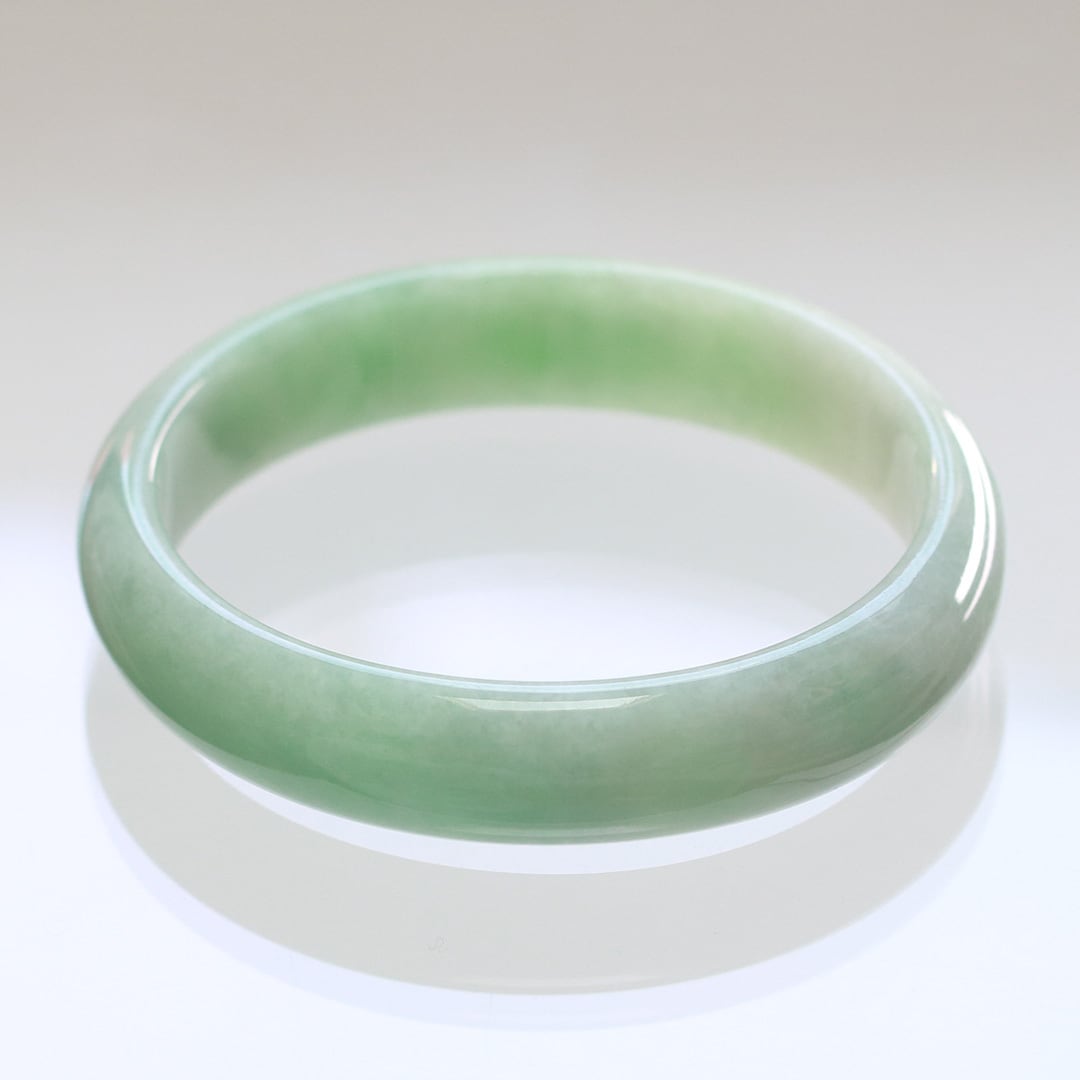 内径 約52mm×47mm 】グリーンアップルのような色が魅力的バングル A貨
