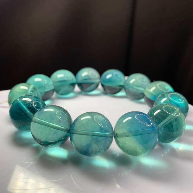 f52透明度有グリーンフローライトブレスレット