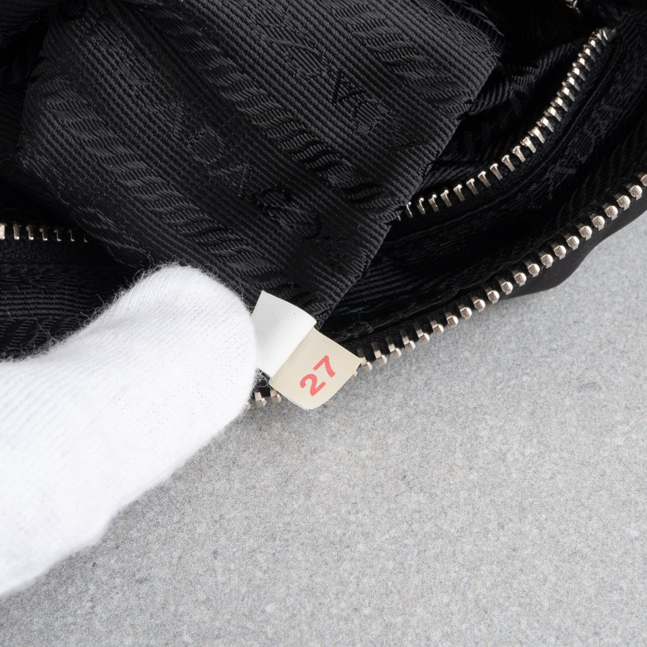 プラダ ショルダーバッグ ブラック ナイロン レザー ヴィンテージ