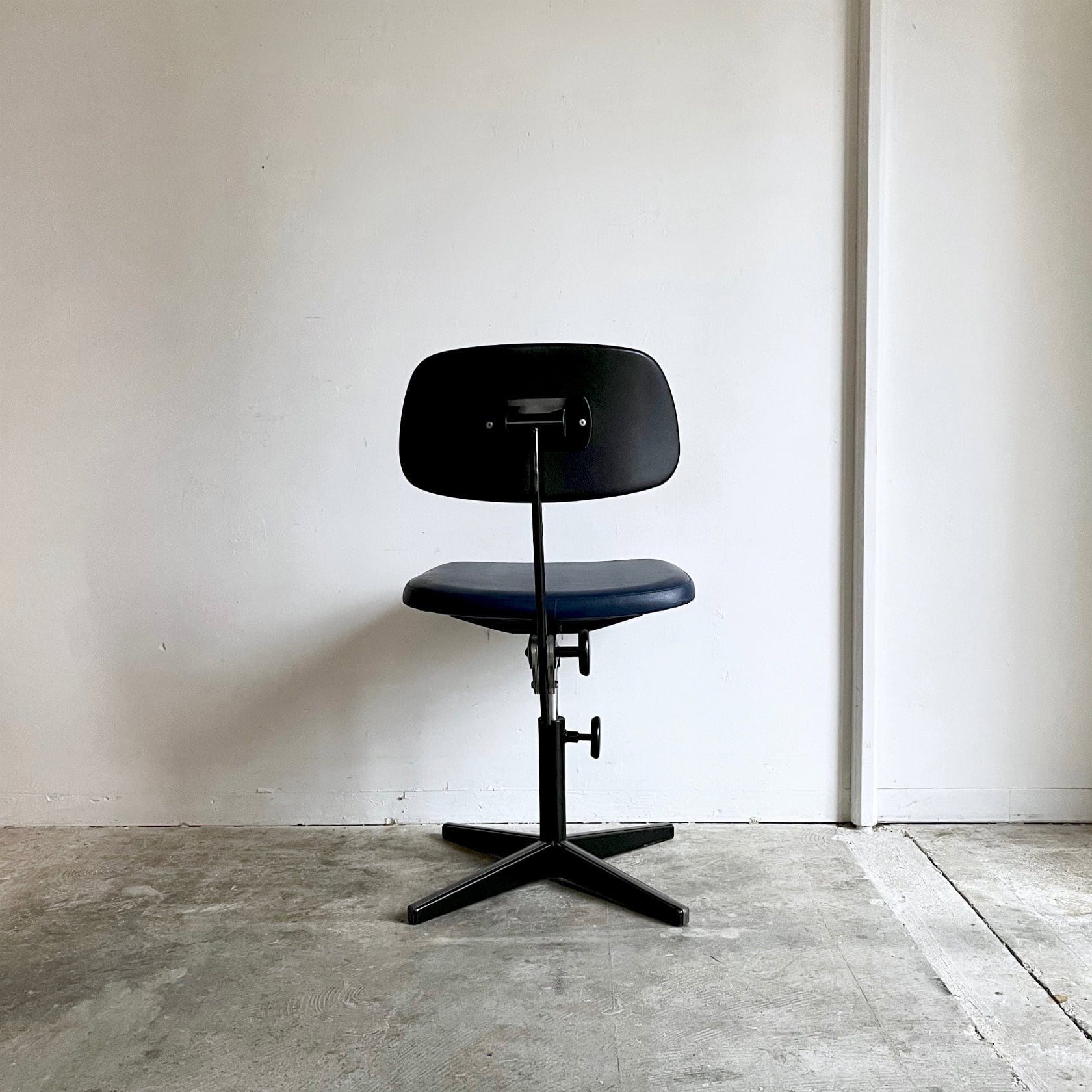 Friso Kramer (フリゾ・クラマー) Design Drafting Chair for Ahrend