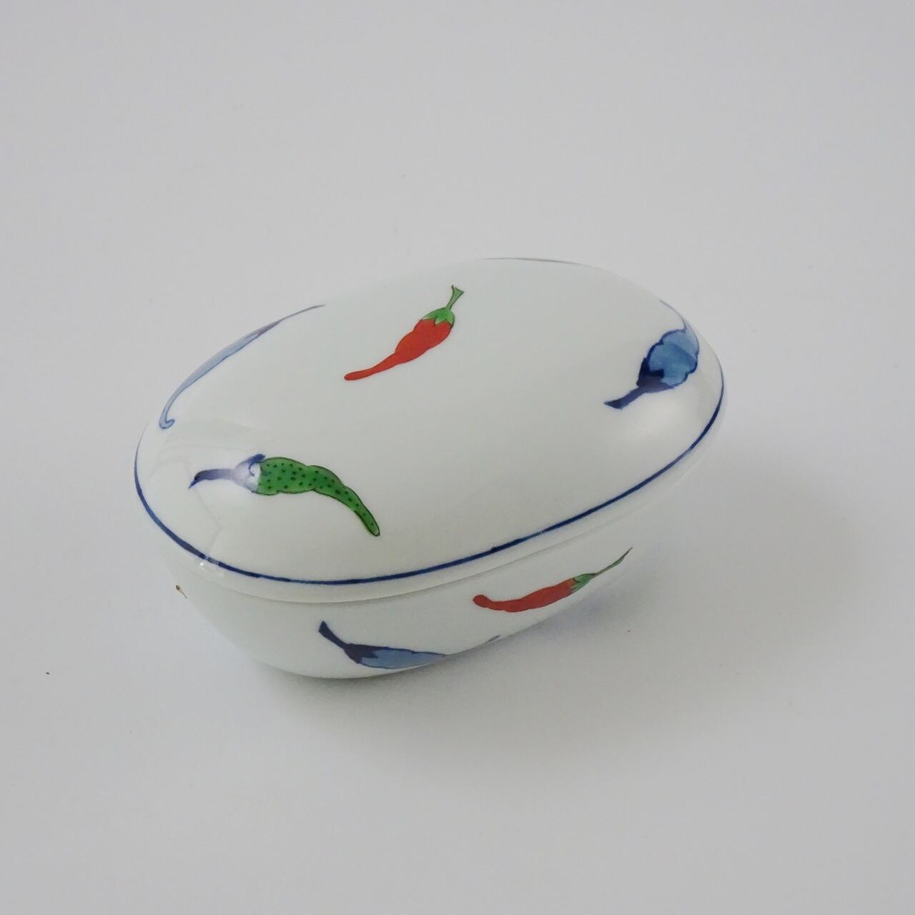 有田焼 錦三色こしょう絵 楕円型蓋物（ダンボール入） | 有田焼 かど