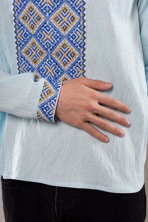 ウクライナ刺繍ヴィシヴァンカ　クロスステッチ手刺繍　XLサイズ　メンズ