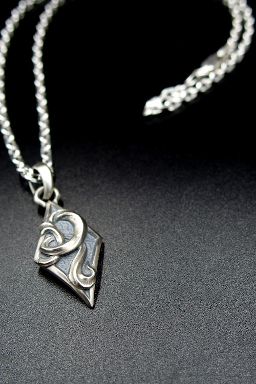 Item No.0386： Diamond-R Pendant