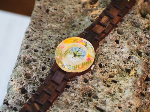 押花向日葵と金箔、和紙の千代紙をフレームにした銘木黒檀の腕時計