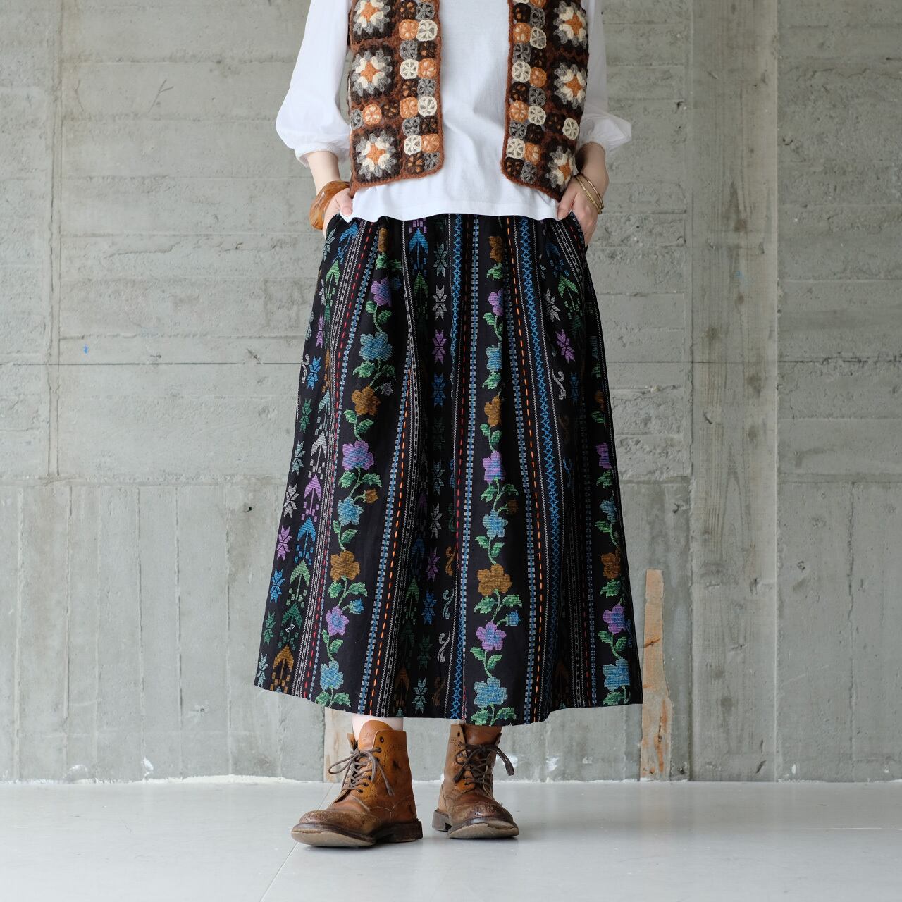 【秋のフォークロア♪チロリアン柄ロングスカート (25w-03)ブラック