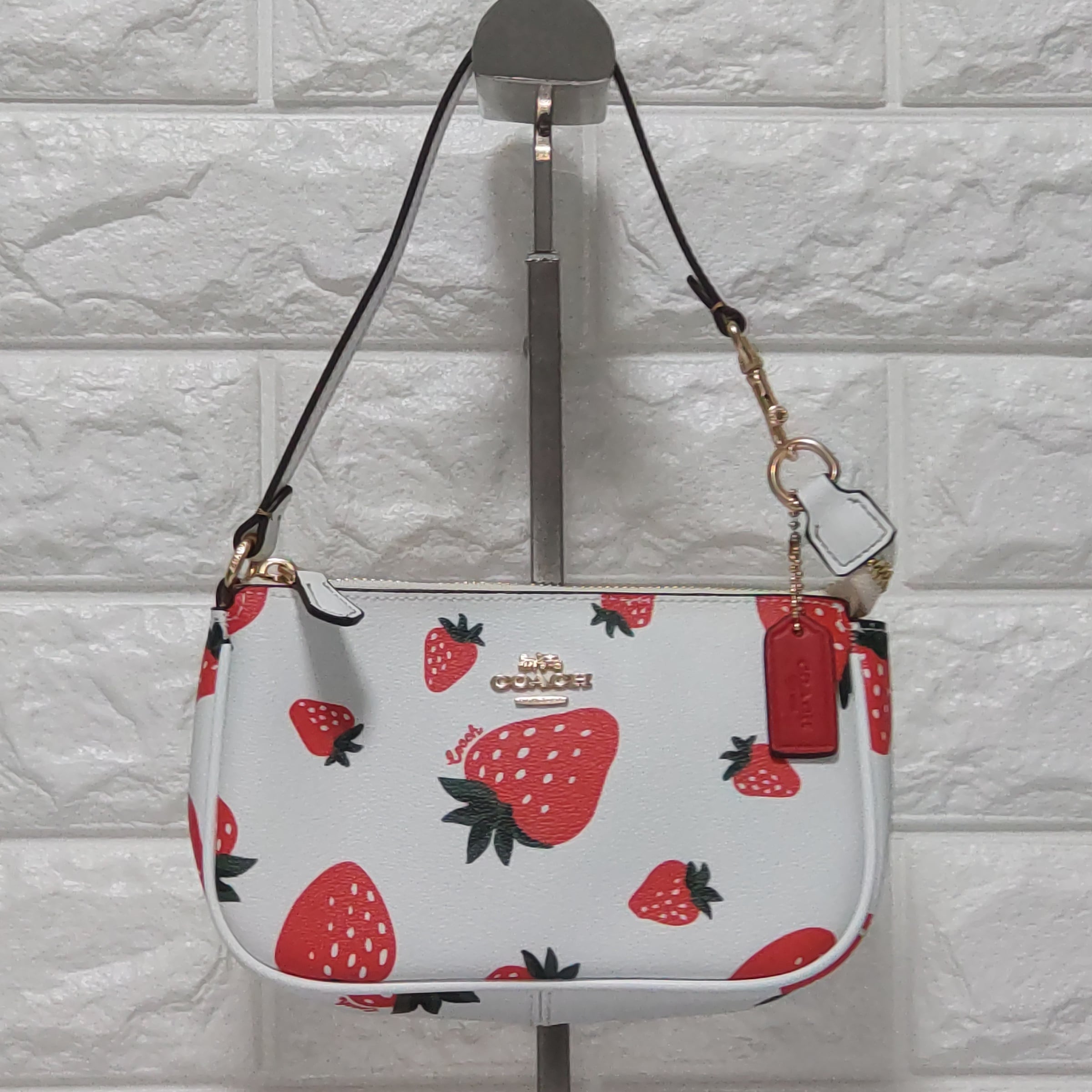 COACH コーチ ショルダーバッグ いちご柄 ホワイトマルチ 新品 未使用  