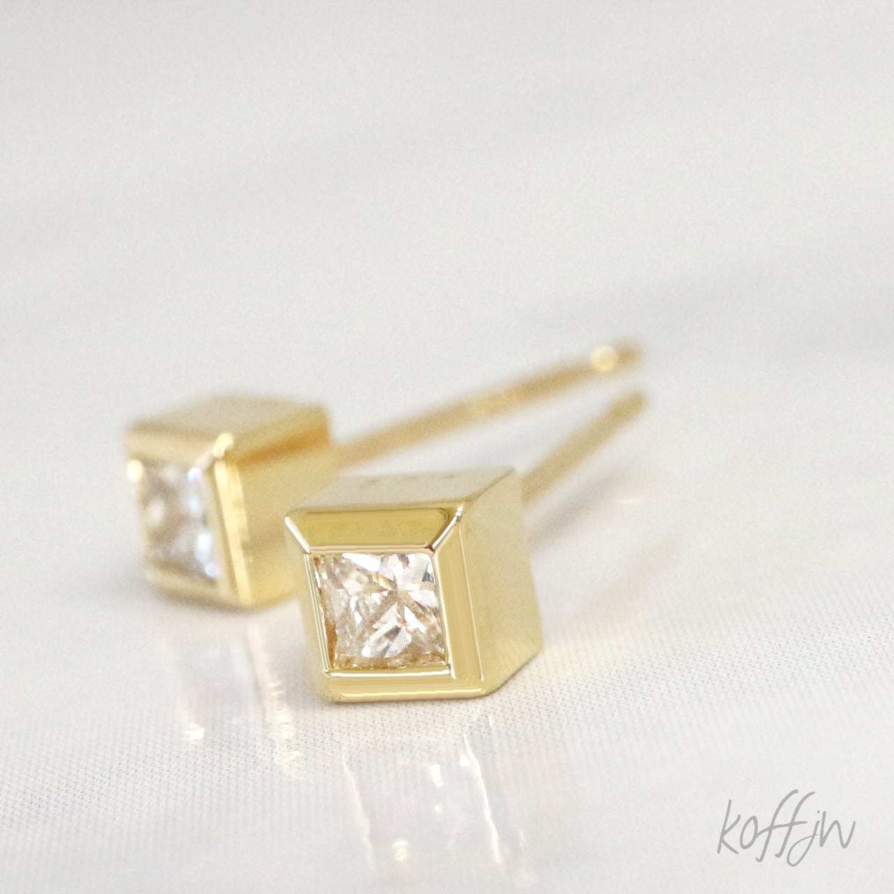 個性派 一粒 ダイヤモンド ピアス プリンセスカット k18 pt900 0.18ct [ p02096k ] | koff powered by  BASE