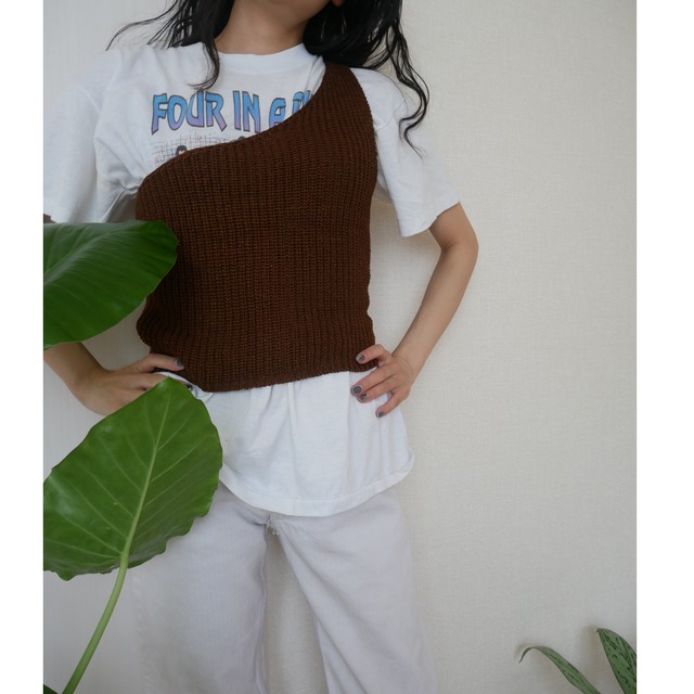 ACRYLIC one-shoulder knit top chocolate
