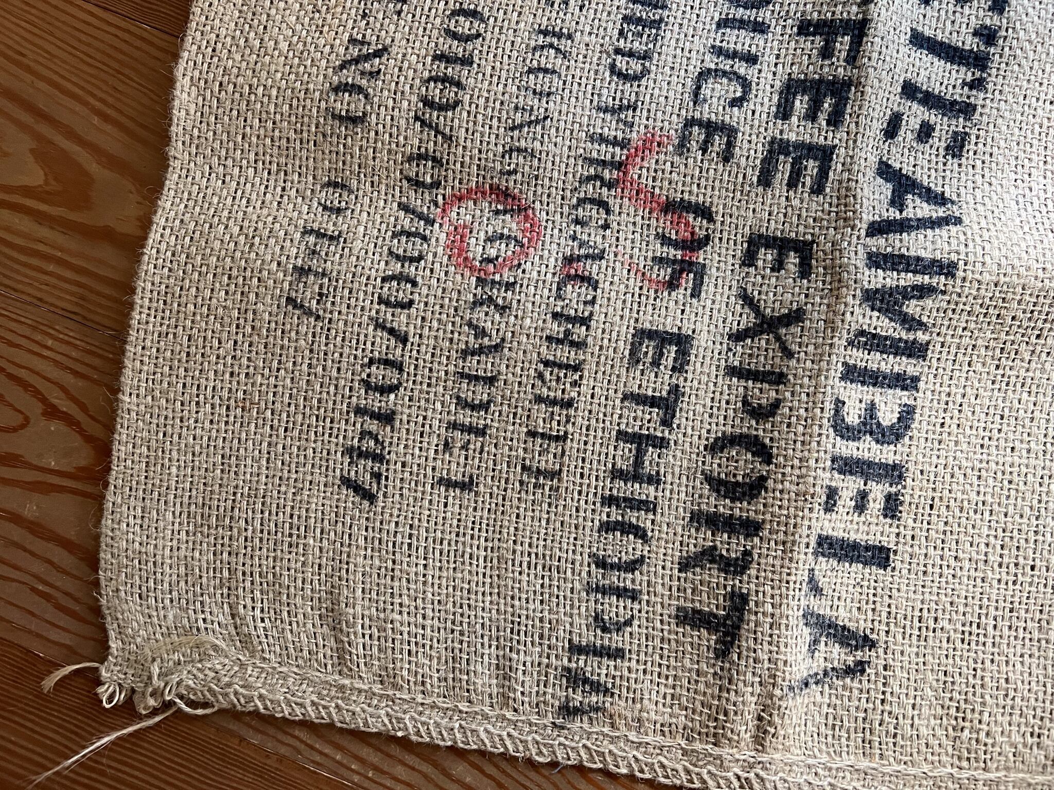 コーヒー豆の大きな古い麻袋（B） ヴィンテージ　