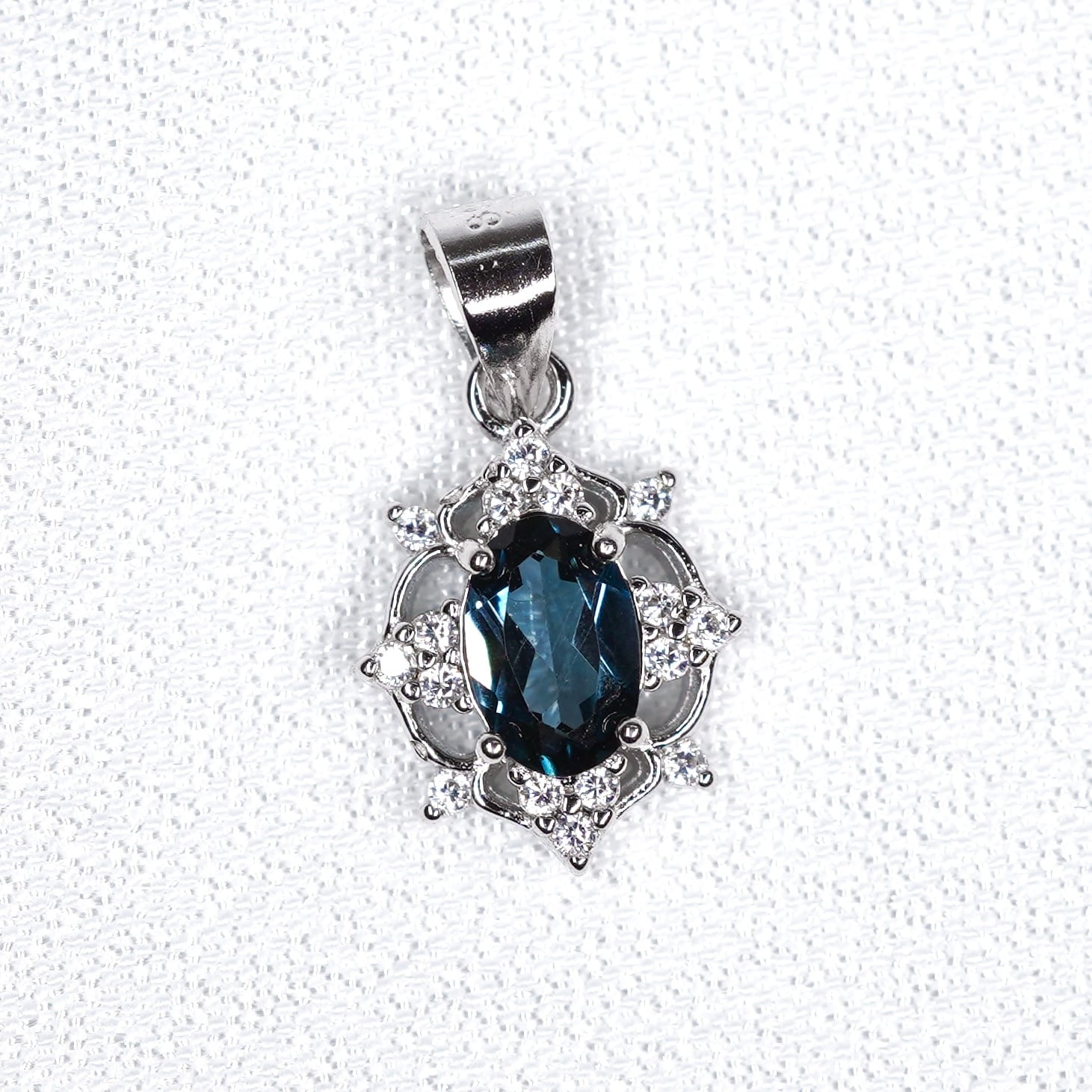 ペンダントトップのみ♦︎ロンドンブルートパーズ♦︎WGカラー《0222》