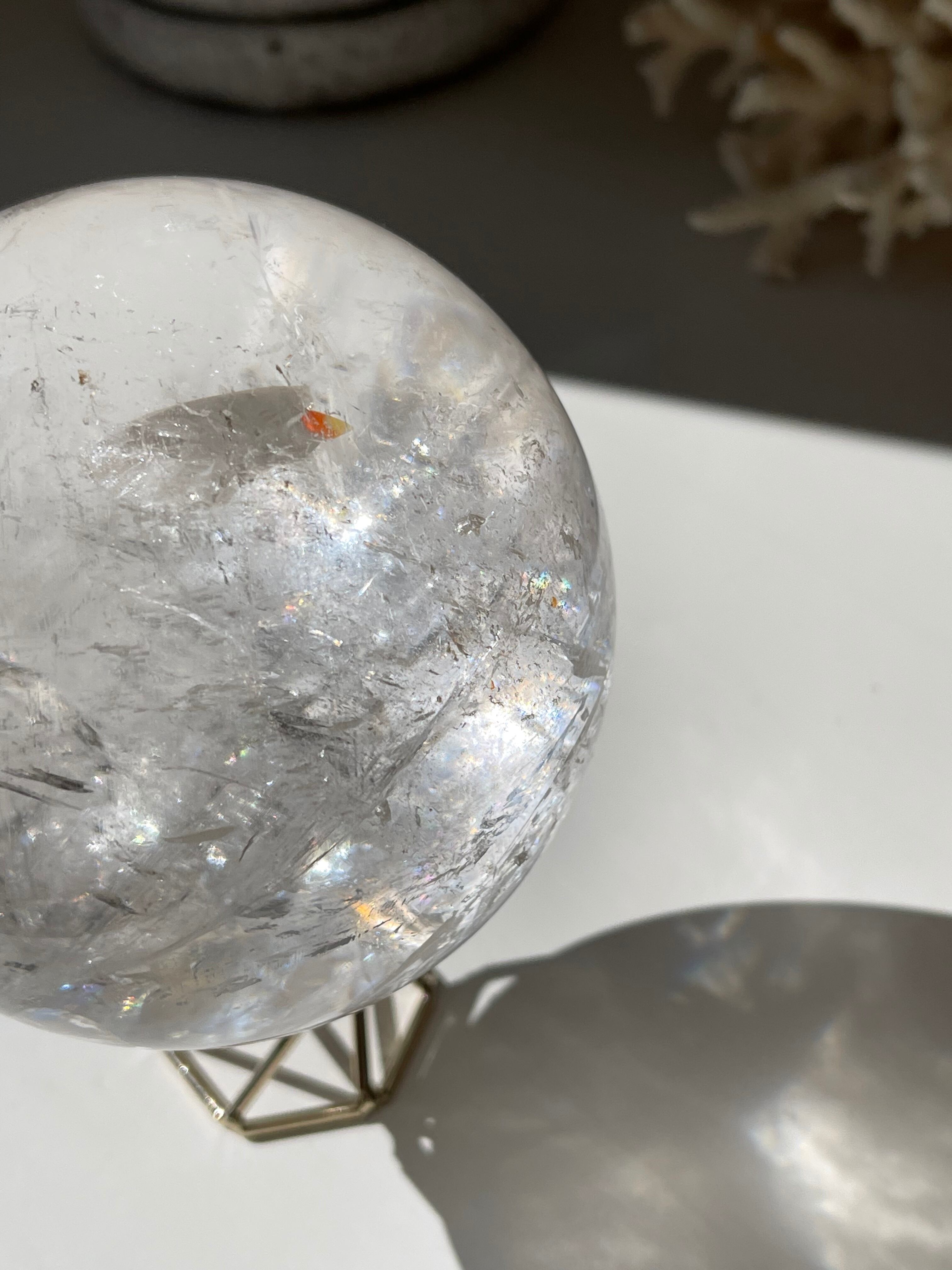 ブラジル産　高波動　ライモナイト入り水晶スフィア/ High quality limonite in quartz big sphere Brazil