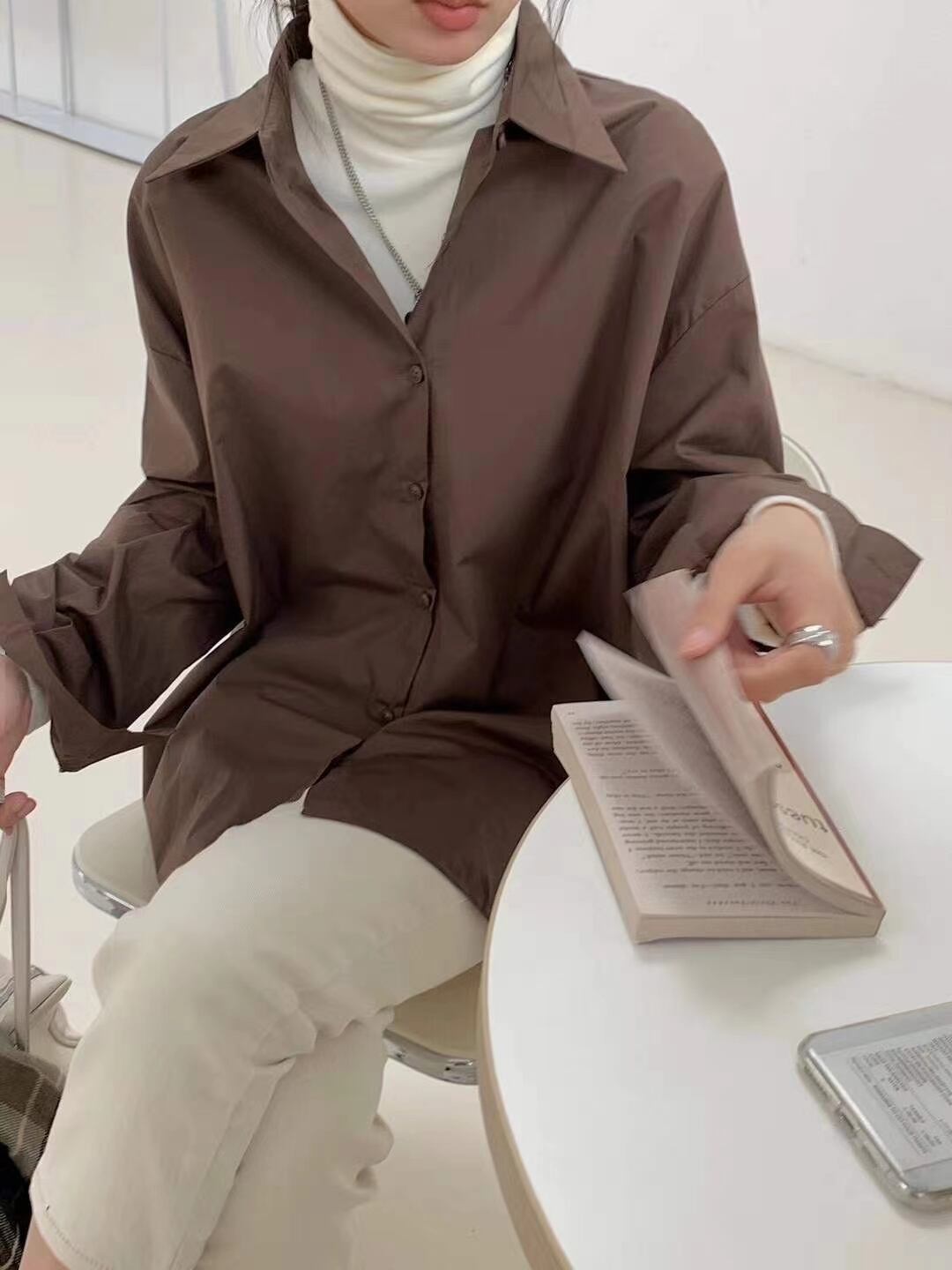 カラーシャツ　ニットとの重ね着に最適♪　AJ2205-D01