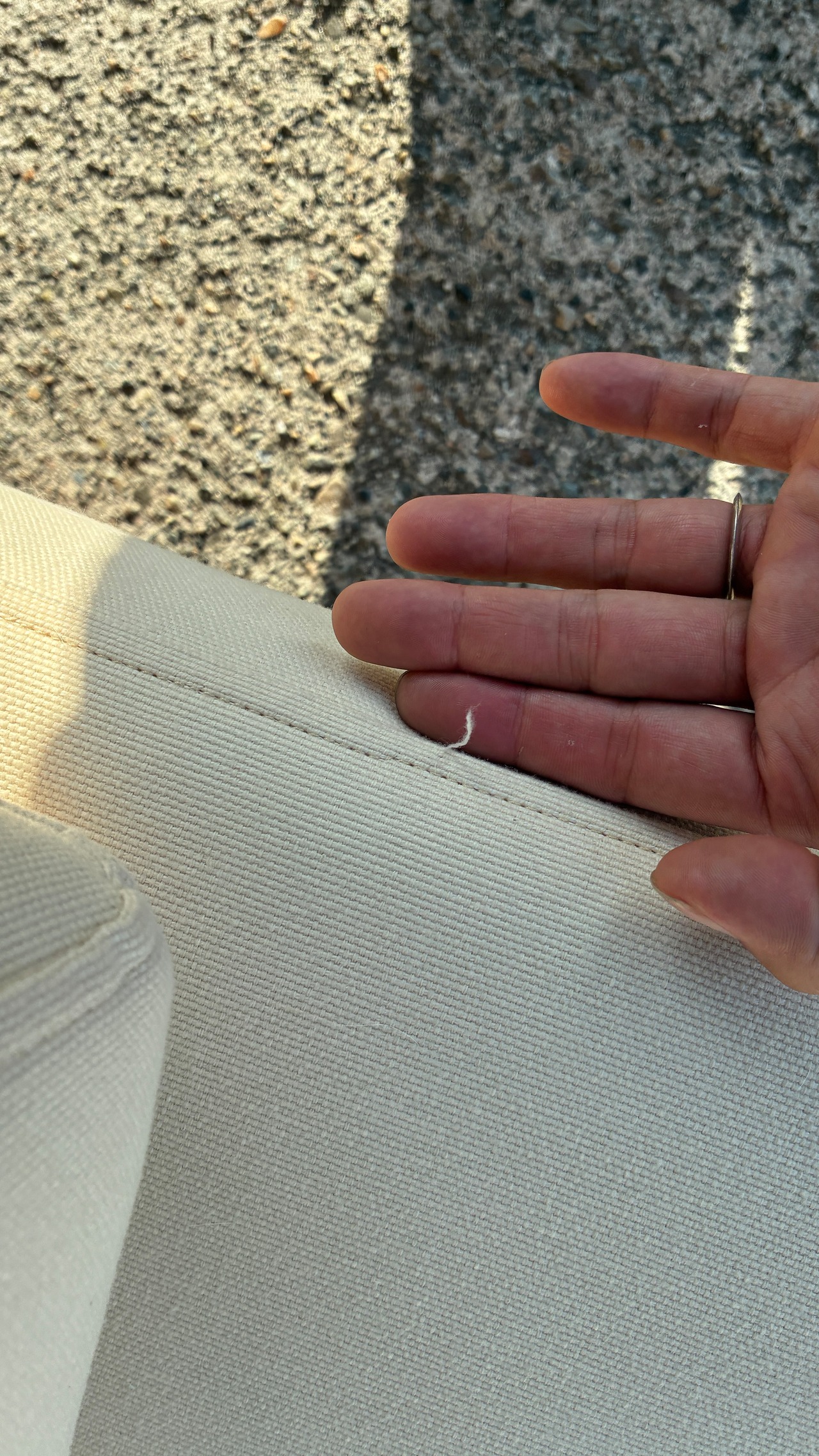 ベージュのアームレス一人掛けソファ②