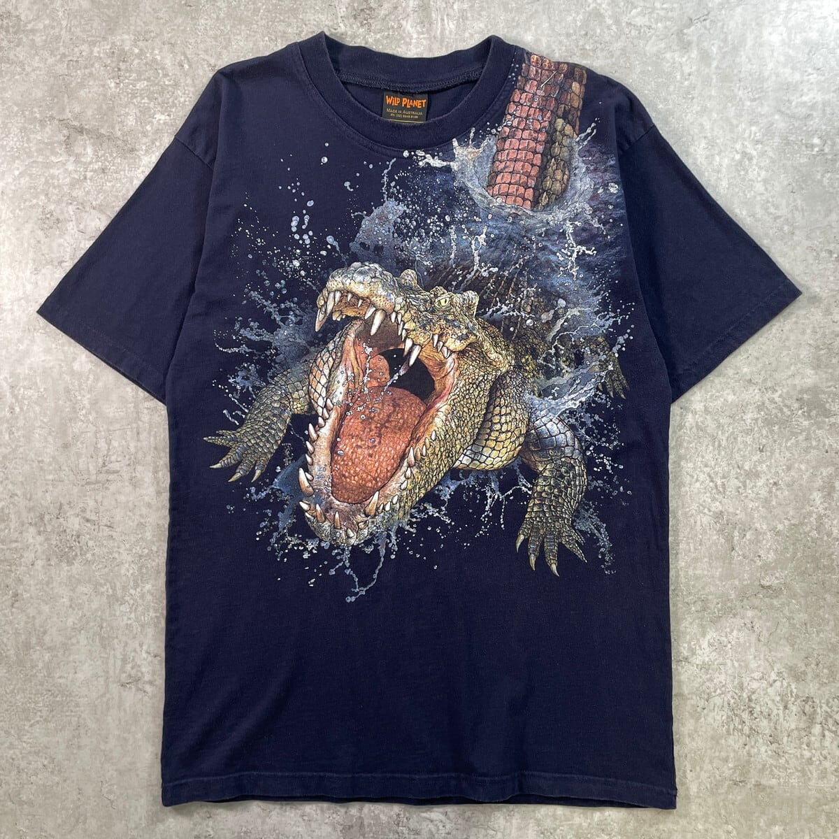 【アメリカ古着❗️】アニマル　ハチプリントロゴ　カレッジ　黒　Lビッグサイズ US古着 カレッジ Tシャツ XL ブラック バックプリント 前面刺繍 - メルカリ