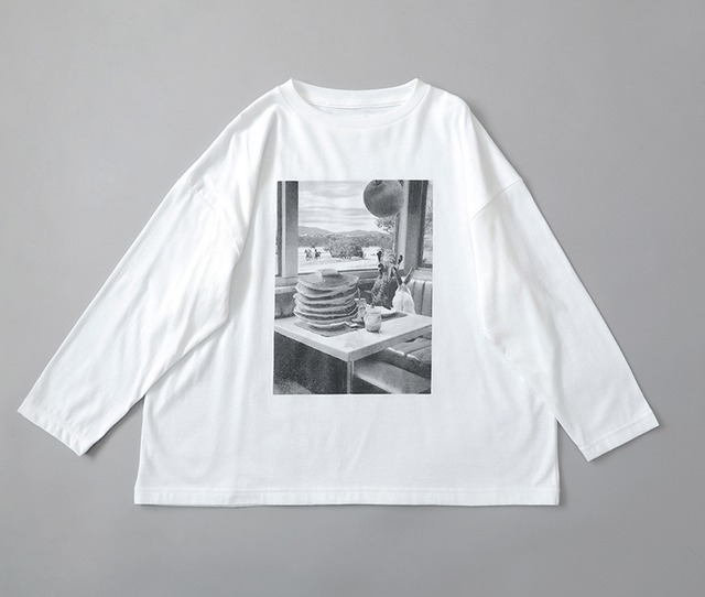 Skateboard  T   adult F, bigF   /   White