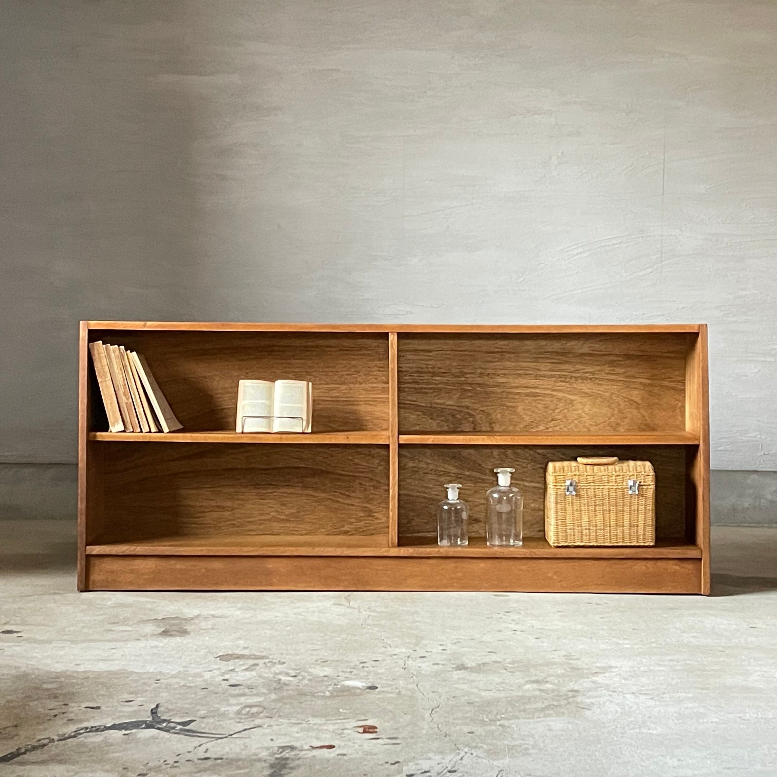 すっきりとした姿のブックシェルフ