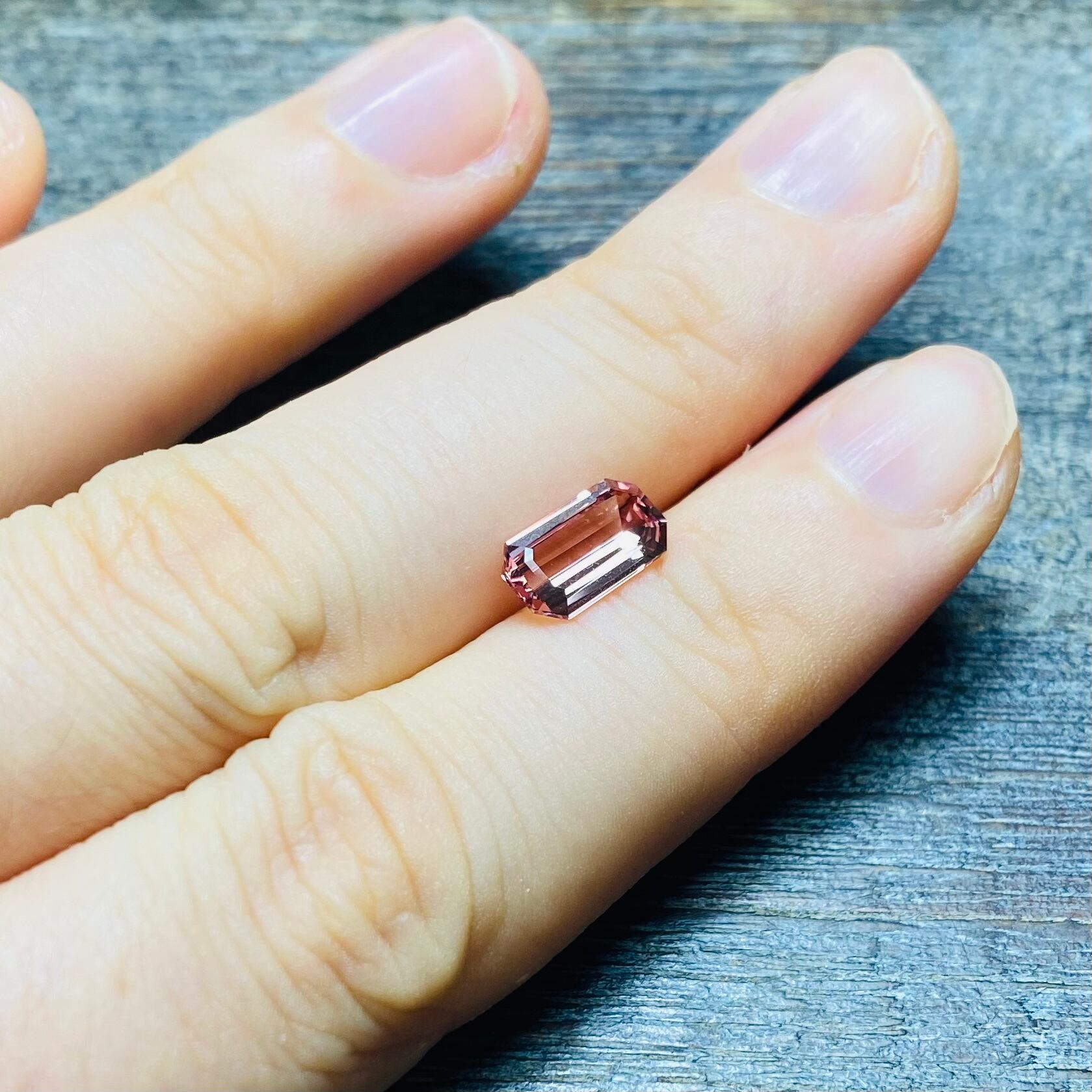 可憐なピンクスピネル