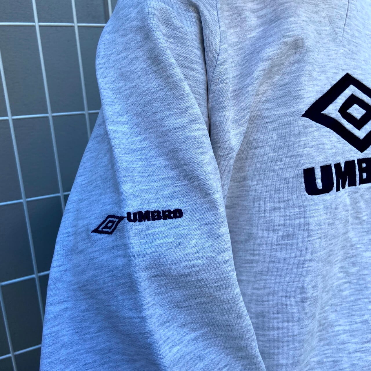 90年代 ビンテージ ユーロ UMBRO アンブロ 両面ロゴ刺繍 スウェットシャツ トレーナーメンズL 90S ヴィンテージ 古着  ライトグレー【スウェット】 | cave 古着屋【公式】古着通販サイト