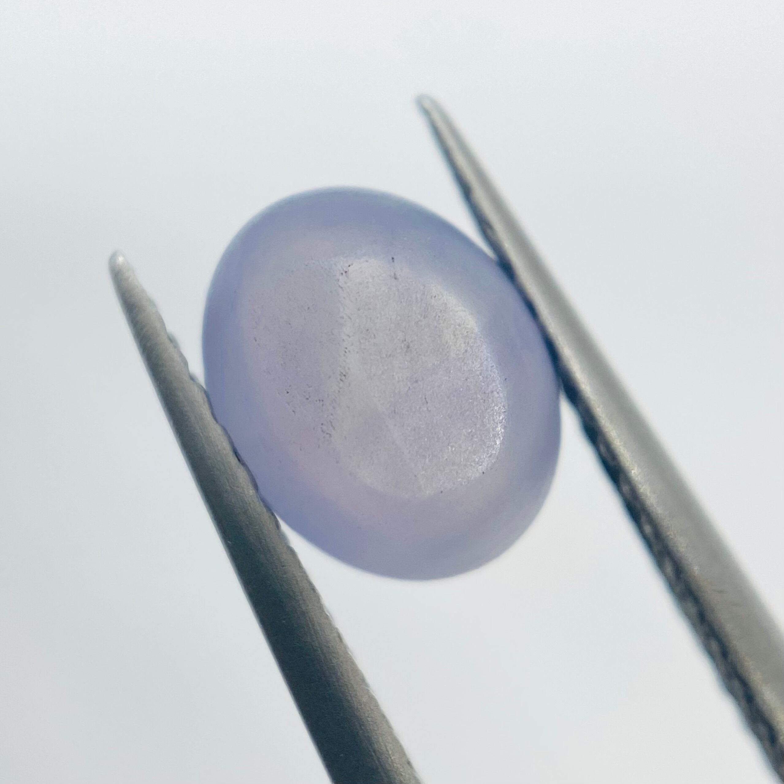 アイスブルーの個性美しいスターサファイア