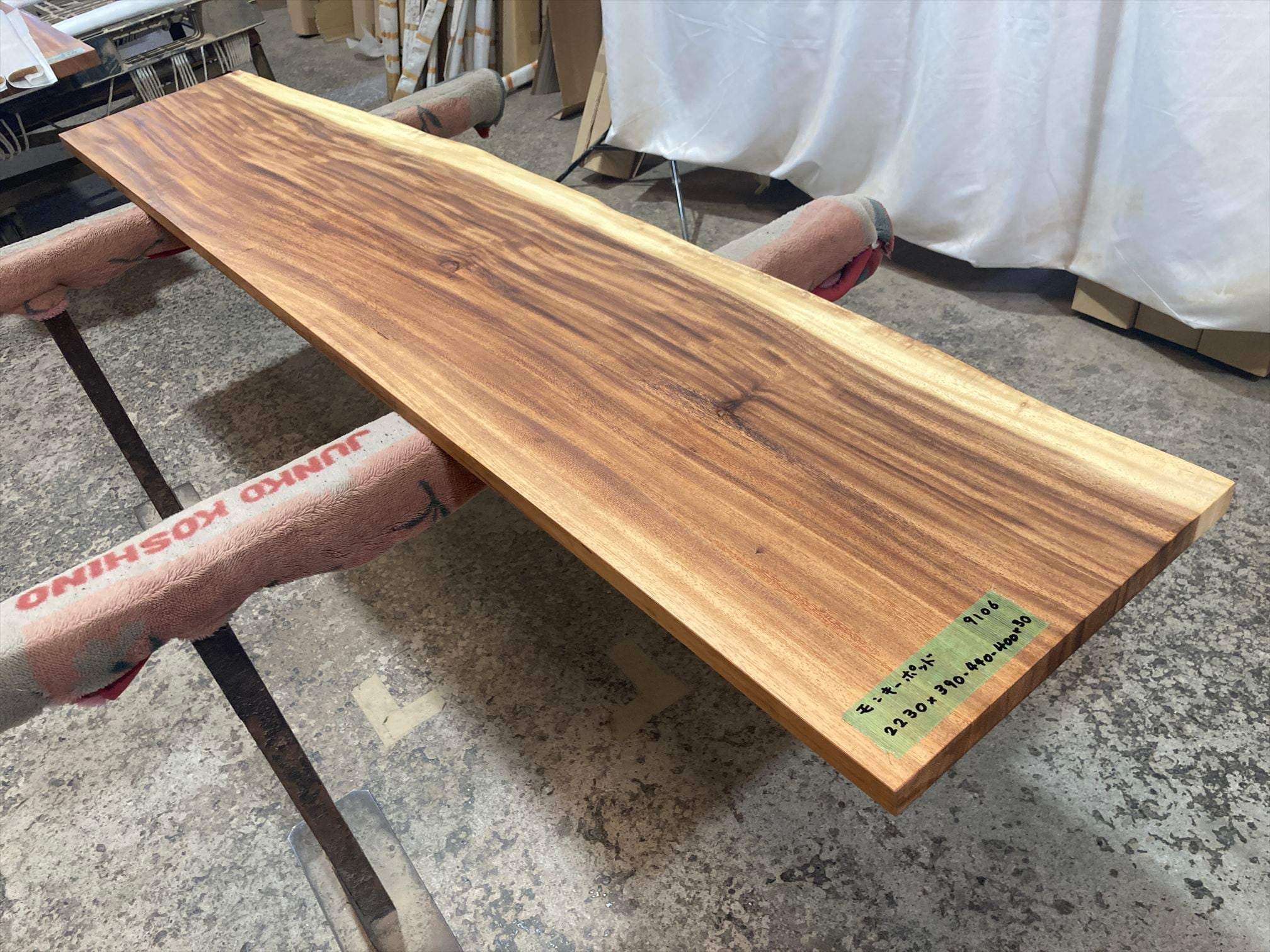 モンキーポッド一枚板 モンキーポッド 一枚板 | 千年家具 - 一枚板 テーブル専門店