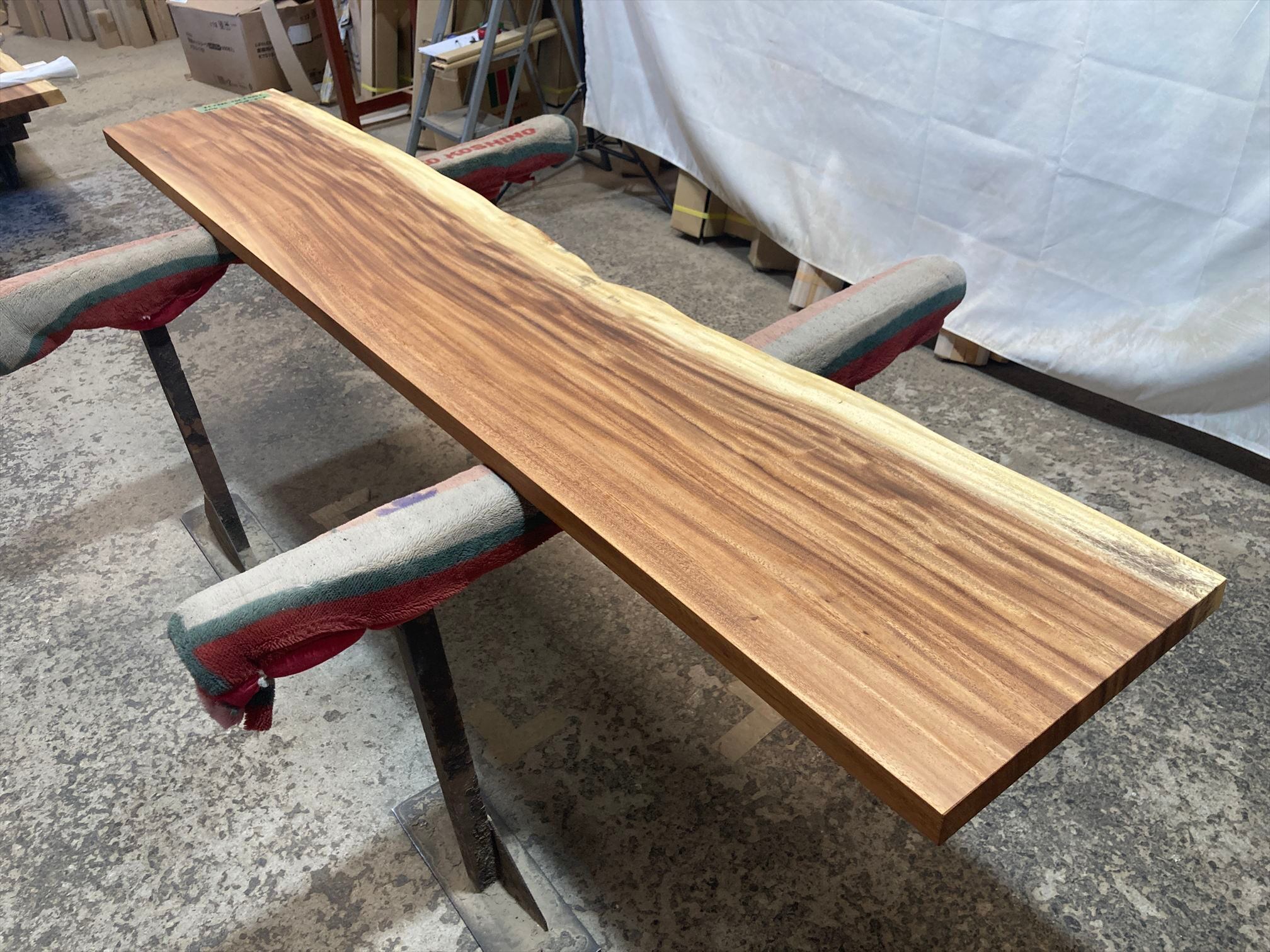 無垢材　一枚板　テーブル NO4 ベリ一枚板｜一枚板テーブル 通販｜大阪｜一枚板・無垢板家具工房