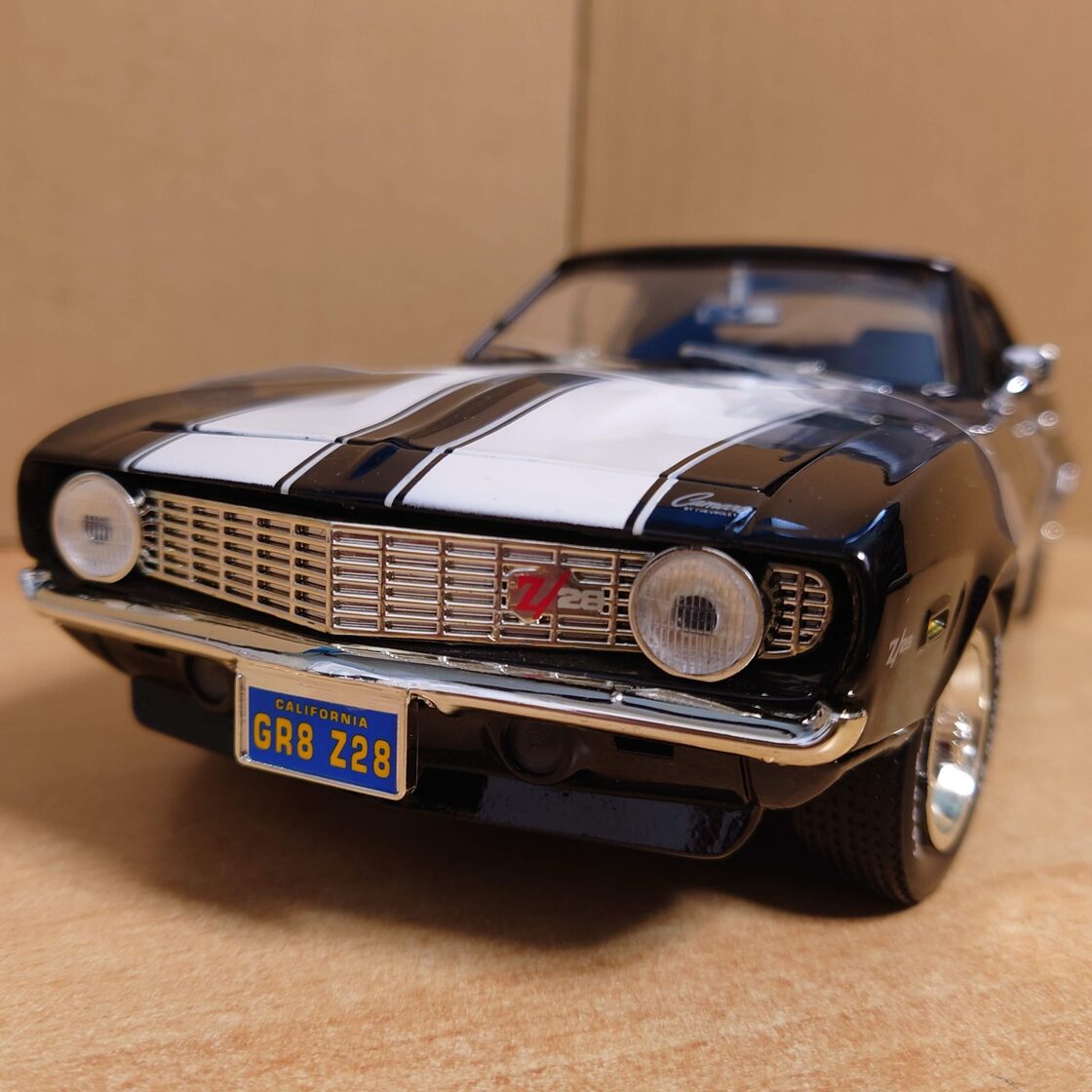 1/18 カマロ Z/28 1969 CAMARO ブラック×ホワイト アメリカンマッスル 