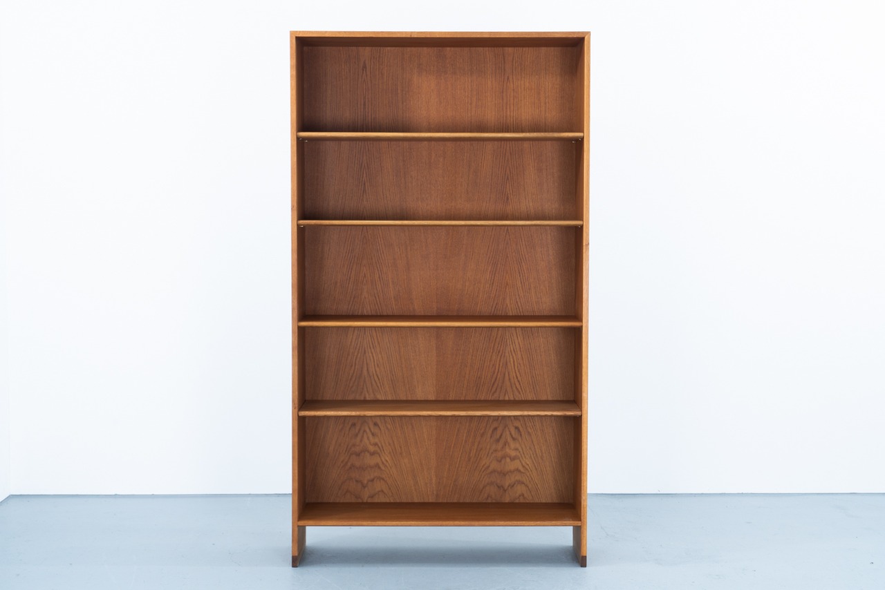 Hans J Wegner | RY8 Book Shelf