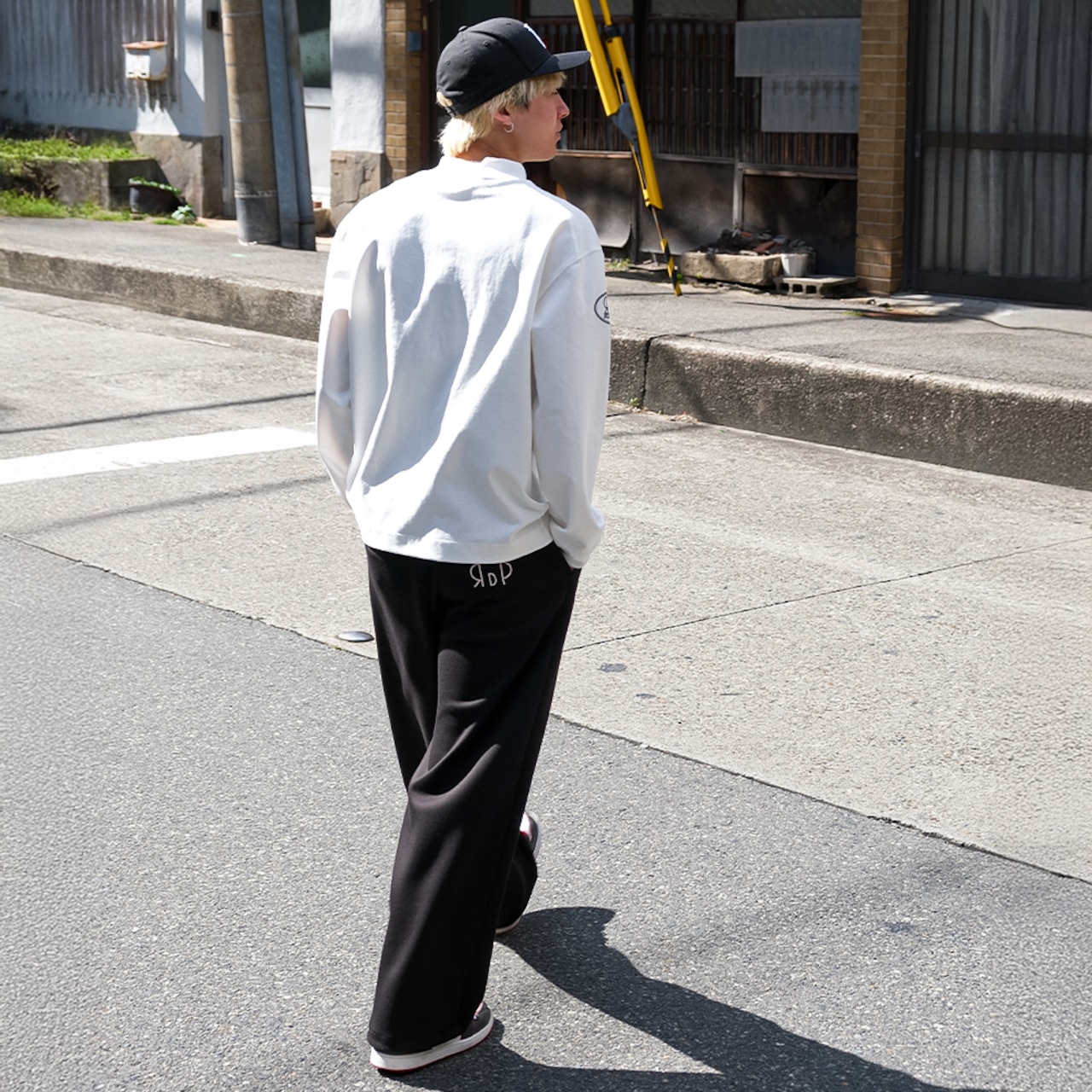 ロゴ刺繍ダンボールニットワイドパンツ