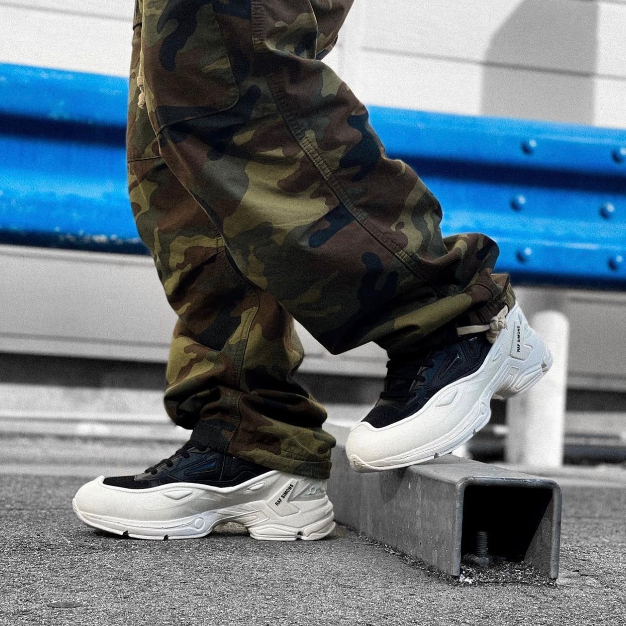 RAF SIMONS ファラクサス ダッドスニーカー ホワイト 関税送料込 RAF SIMONS】PHARAXUS(BLACK/WHITE) | AYIN