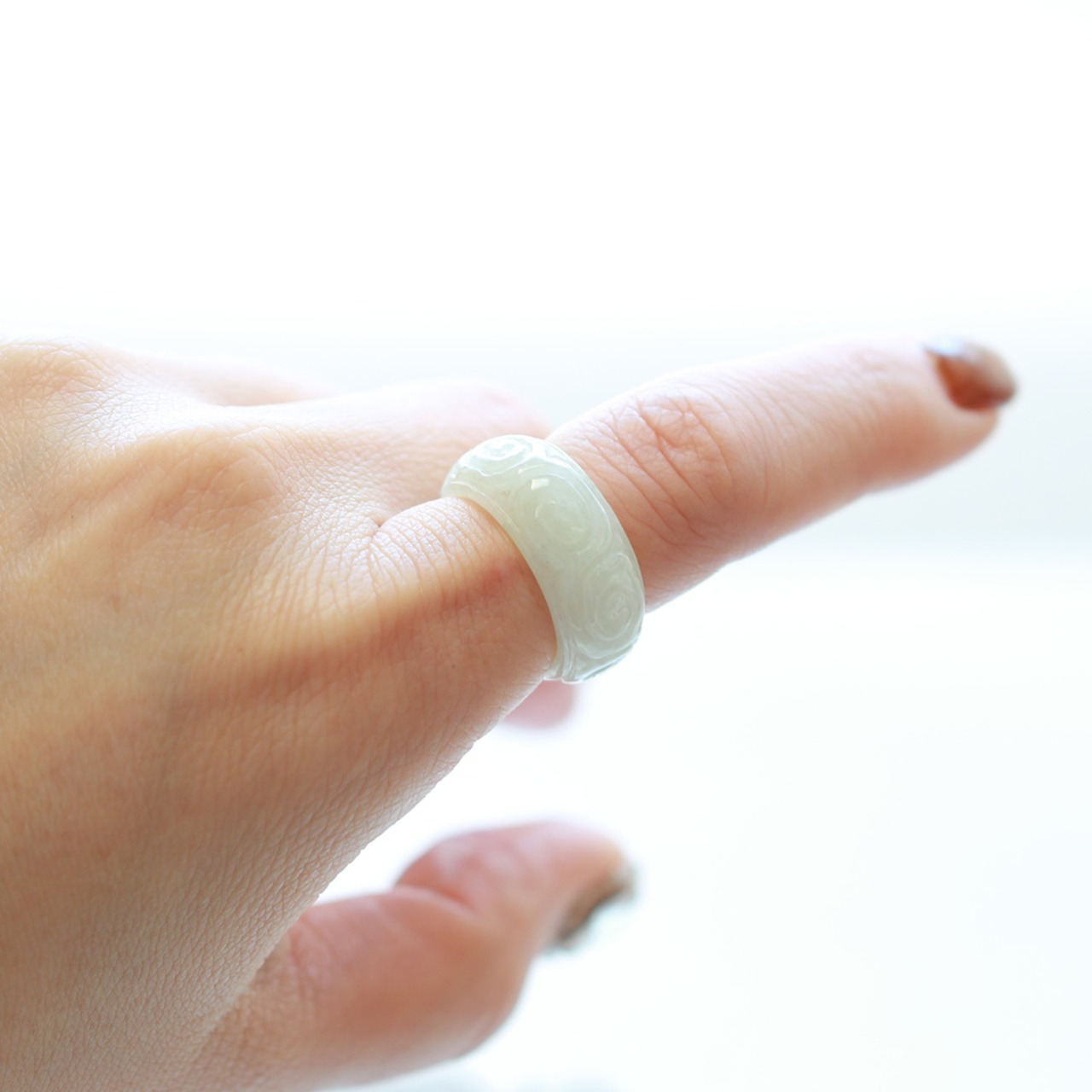 【13号】 Carving NyoYi  翡翠くり抜き甲丸リング A貨翡翠 jd_rg2511