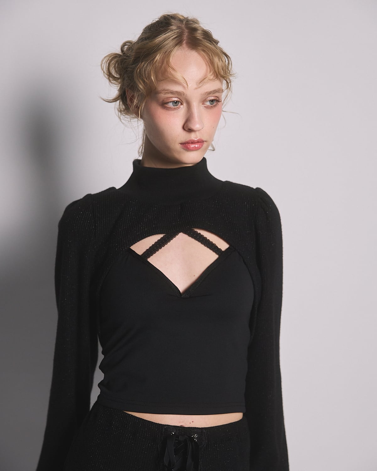 lilLilly リルリリー ブラックキャミソール クロスストラップ フロントレースカップキャミソール | lilLilly official webstore