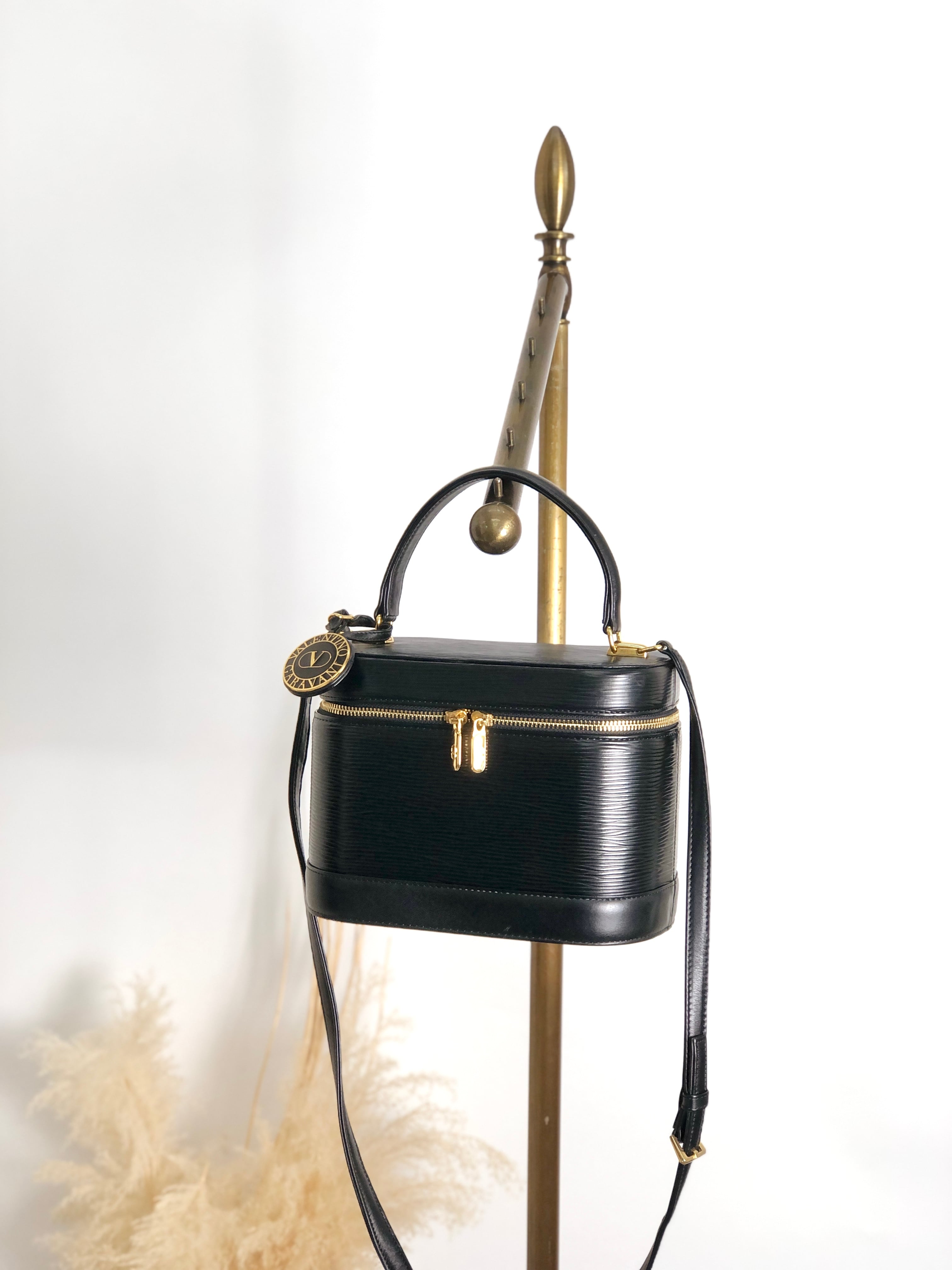 VALENTINO GARAVANI ヴァレンティノ ガラヴァーニ ショルダーバッグ ブラック ロゴチャーム レザー バニティバッグ 2WAY vintage ヴィンテージ オールド b2wgf5