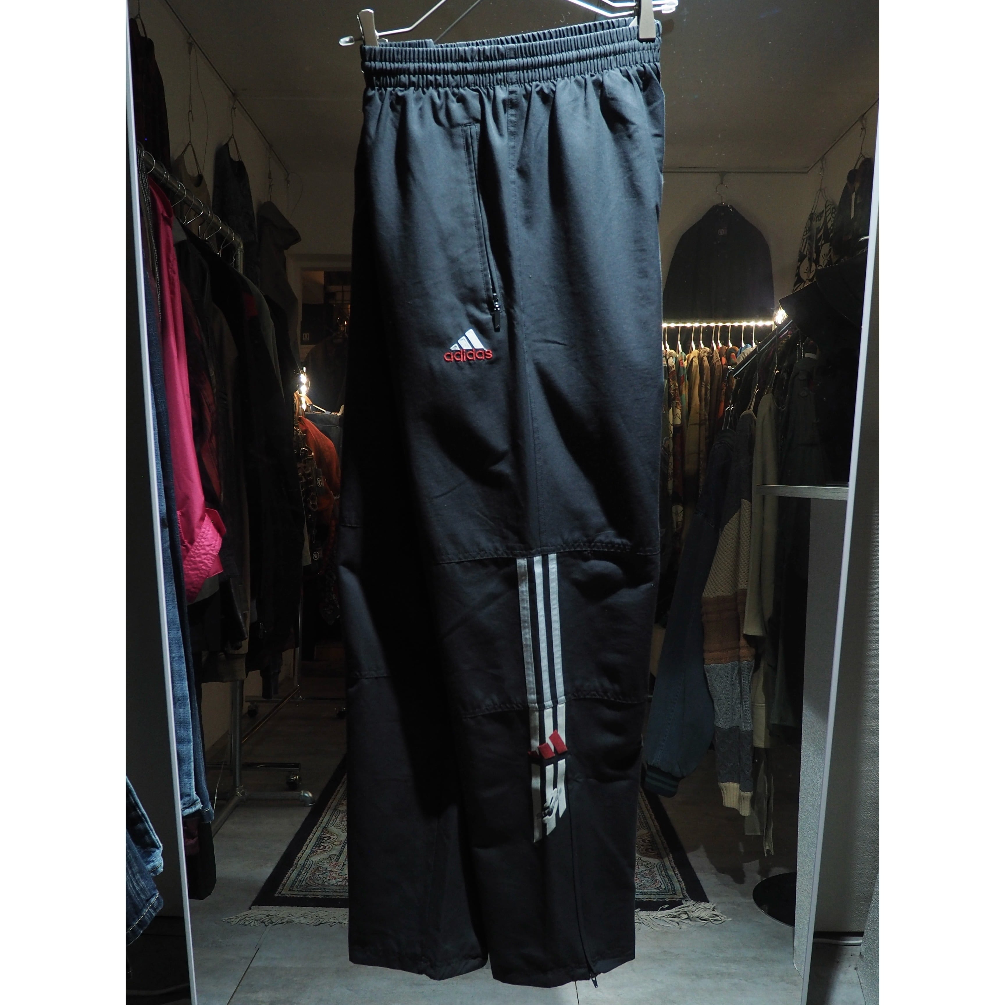 adidas リメイク　古着　再構築　y2k グレー　バッグ たまごっち　付け adidas リメイク 古着 再構築 y2k グレー バッグ たまごっち 付け