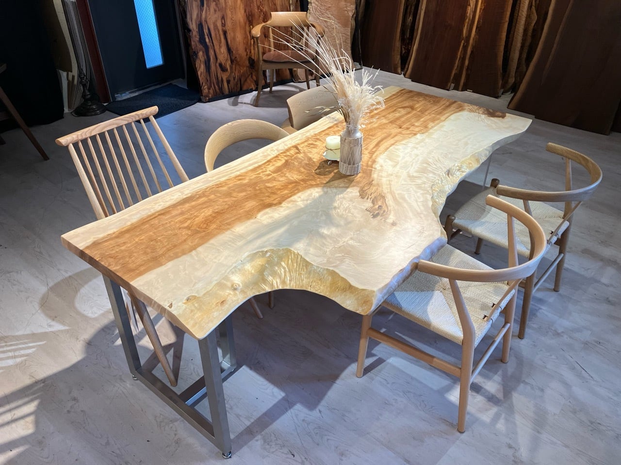 大塚家具 栃 一枚板 テーブル 幅1655ｘ奥755-820ｘ厚45mm 足は別 大塚家具 栃 一枚板 テーブル 幅1655x奥755-820x厚45mm 足は