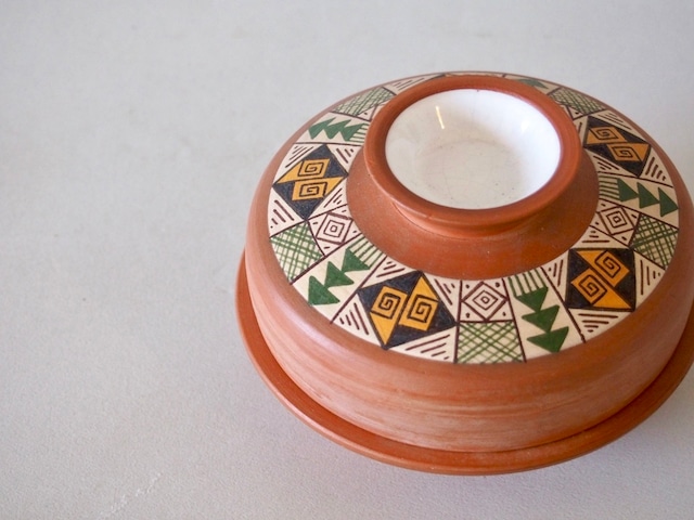 PERU - POTTERY WITH PATTERNED LID